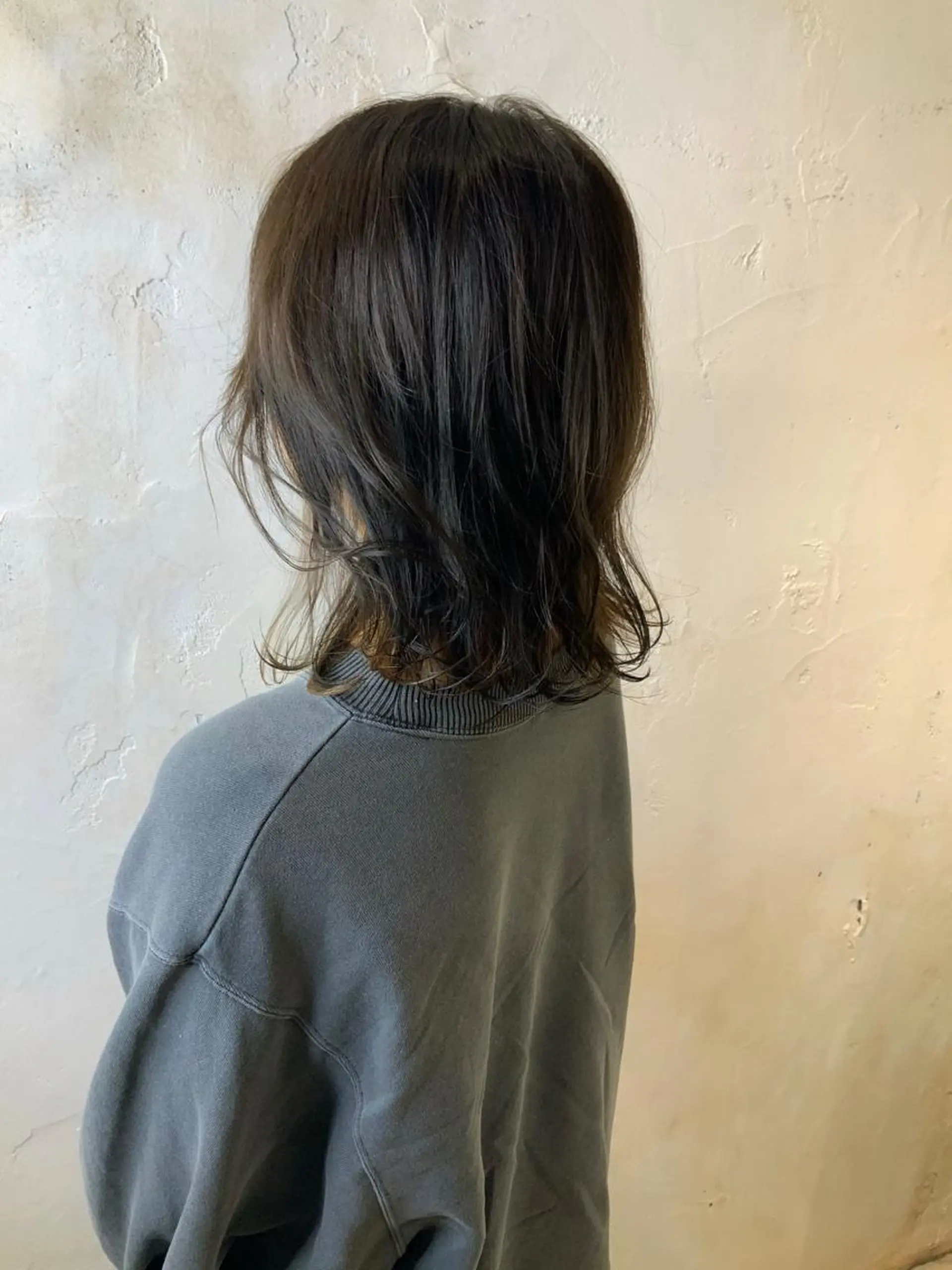 ミディアム ウルフカット カット ヘアカラー 縮毛矯正 トリートメント マネージャー 山城洸希のヘアスタイル