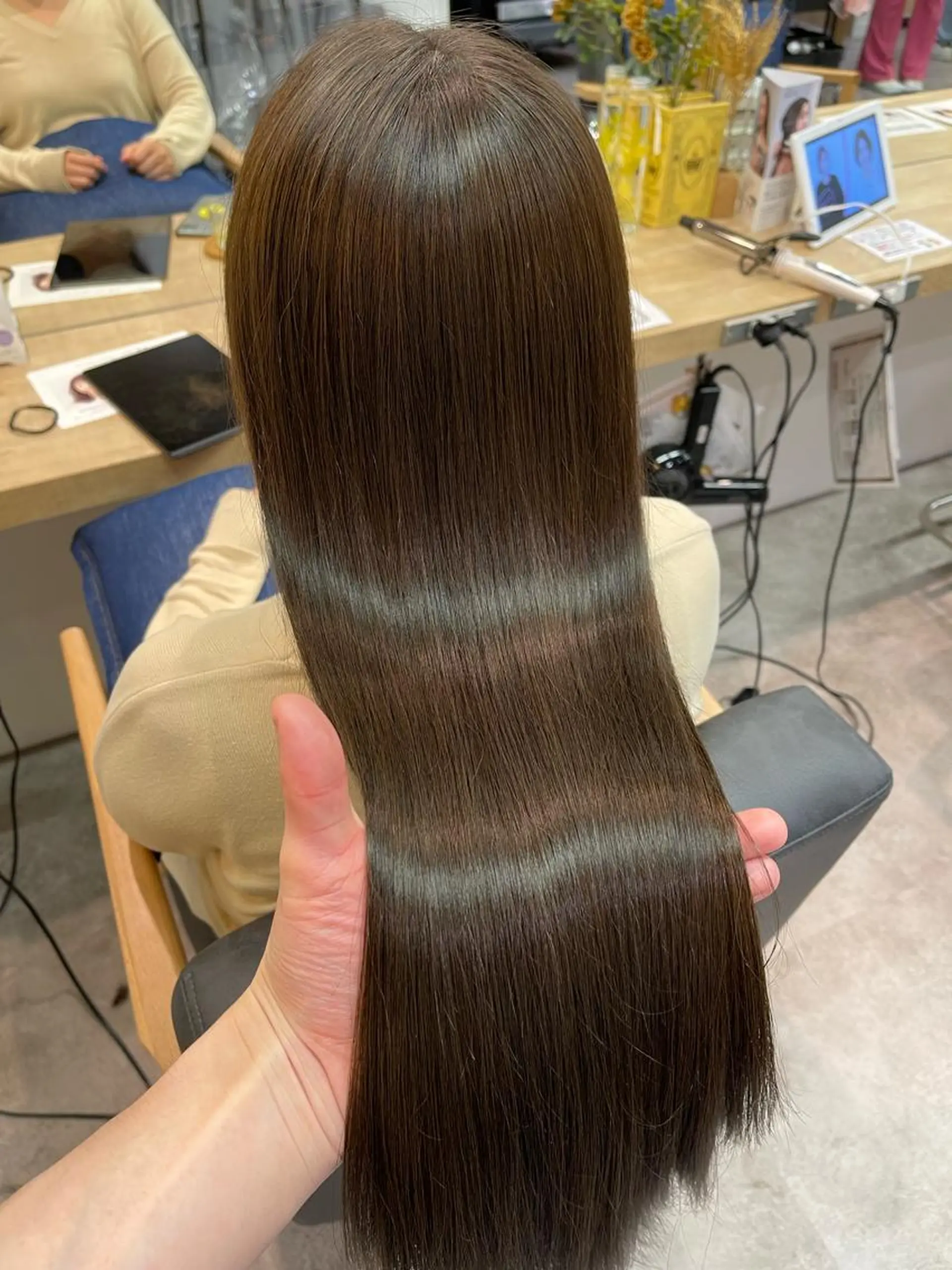 ロング カラー 透けるベージュ/ 艶カラー♡のヘアスタイル