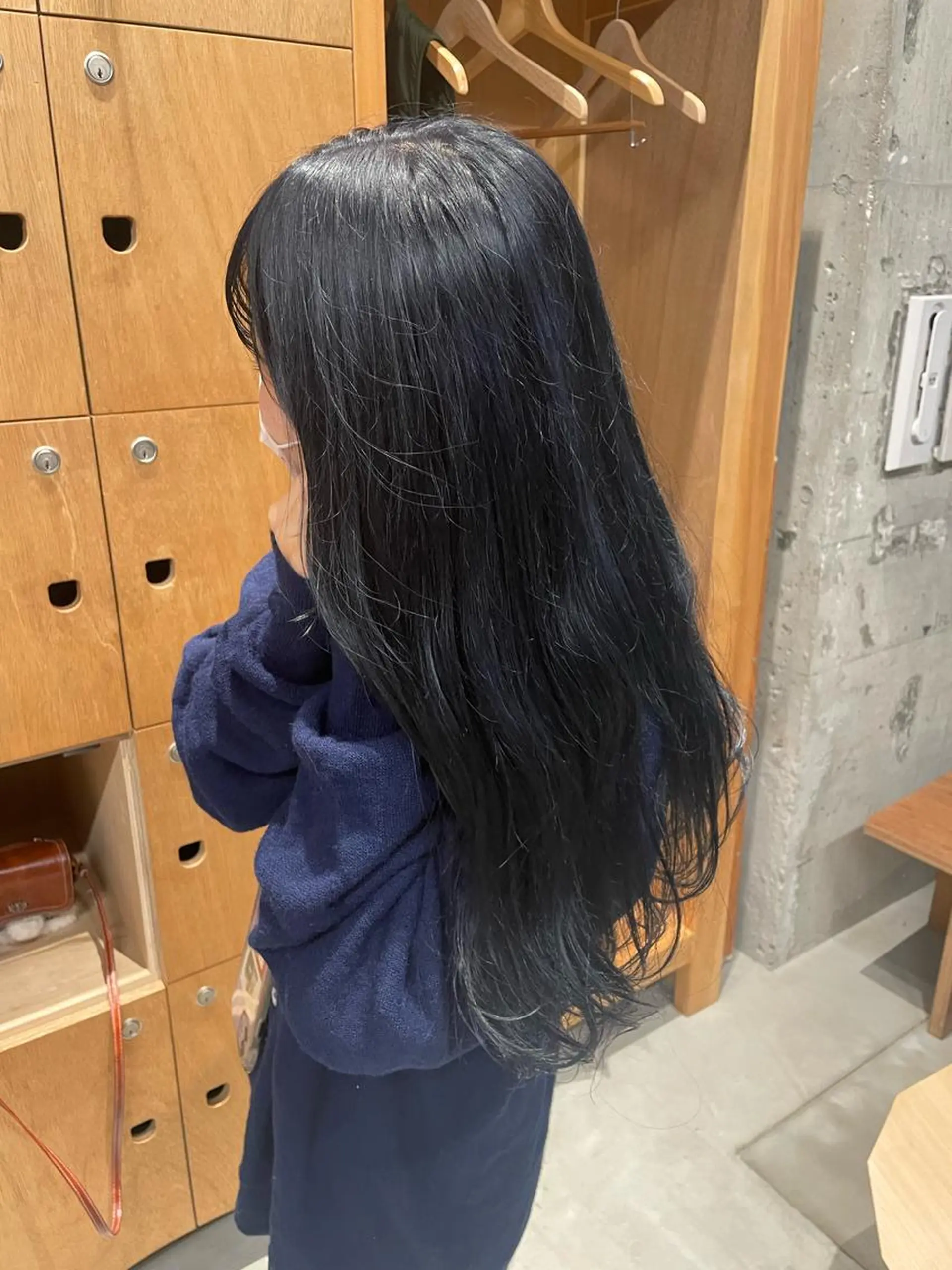 ロング カラー 黒髪 ブルーカラー ブルーブラック ヘアカラー Cafune juntos YOLO所属・大阪美容師/ スパニスト/東本真菜のヘアスタイル