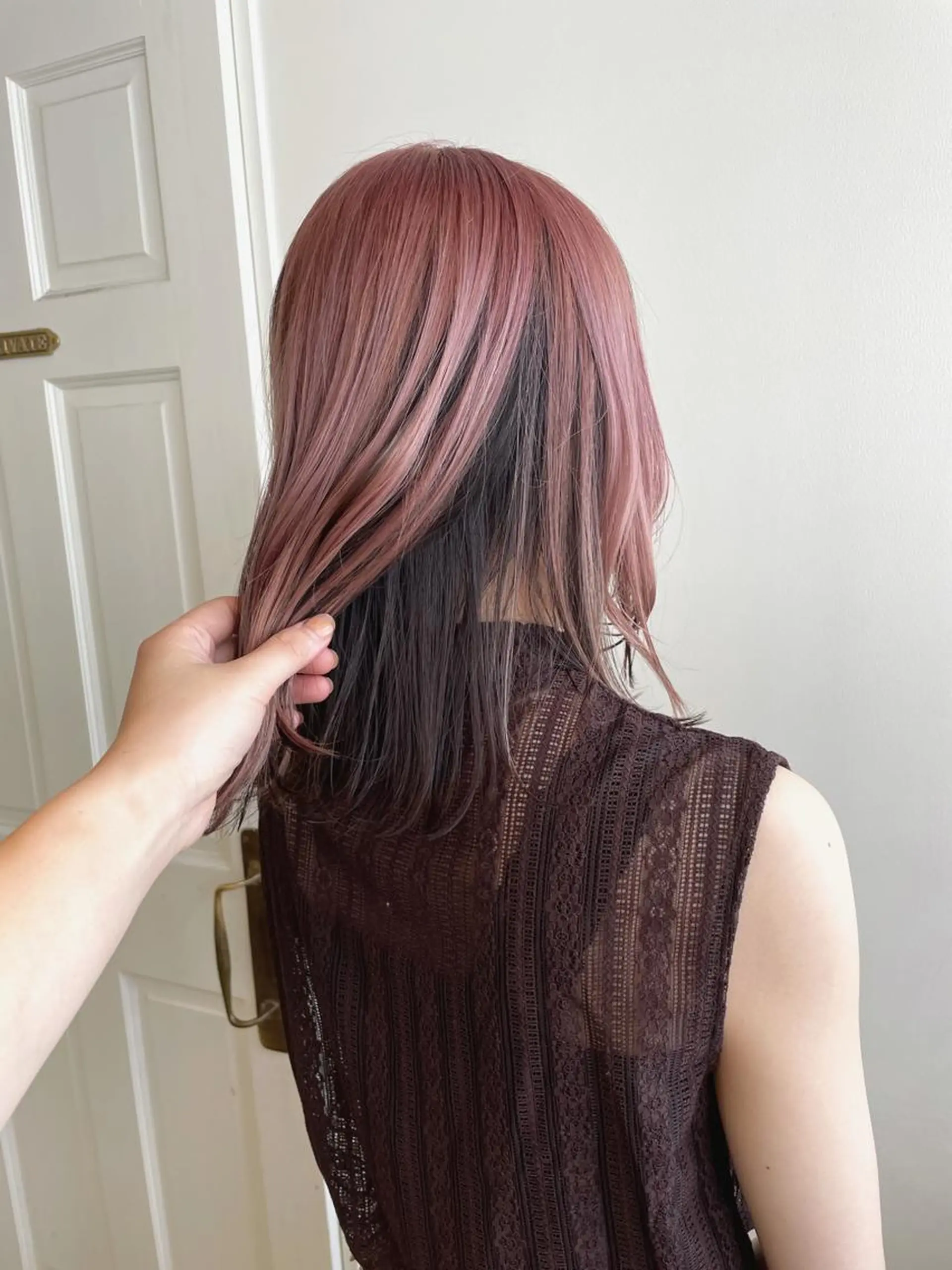 ミディアム カラー ピンクカラー シアーピンク ヘアカラー トリートメント MIOベージュカラー 柔らかいカラーのヘアスタイル