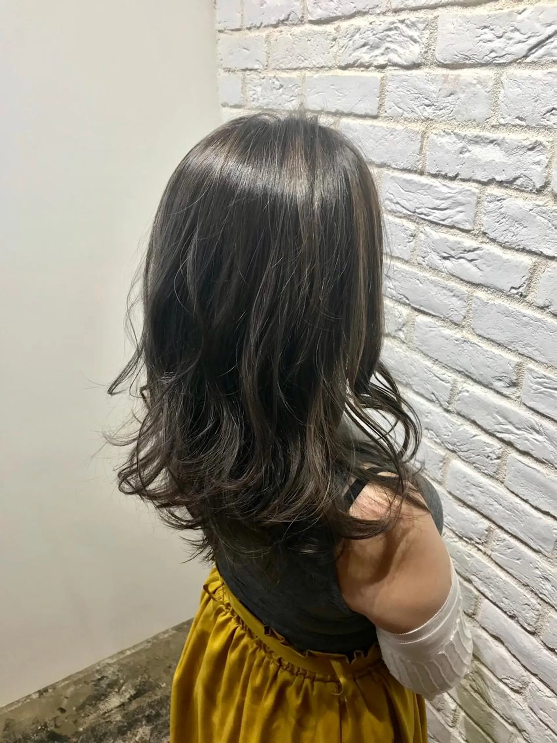 カラー Neale. yumiのヘアスタイル
