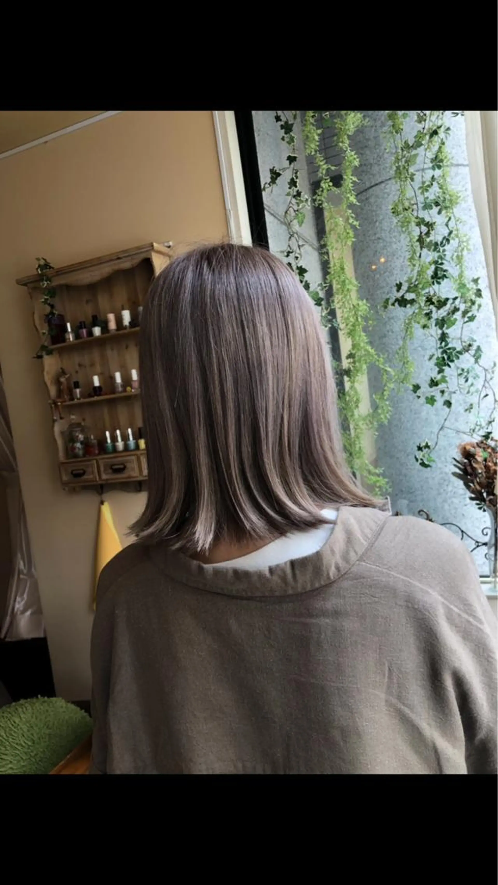 ミディアム カラー 馬場 百合恵のヘアスタイル