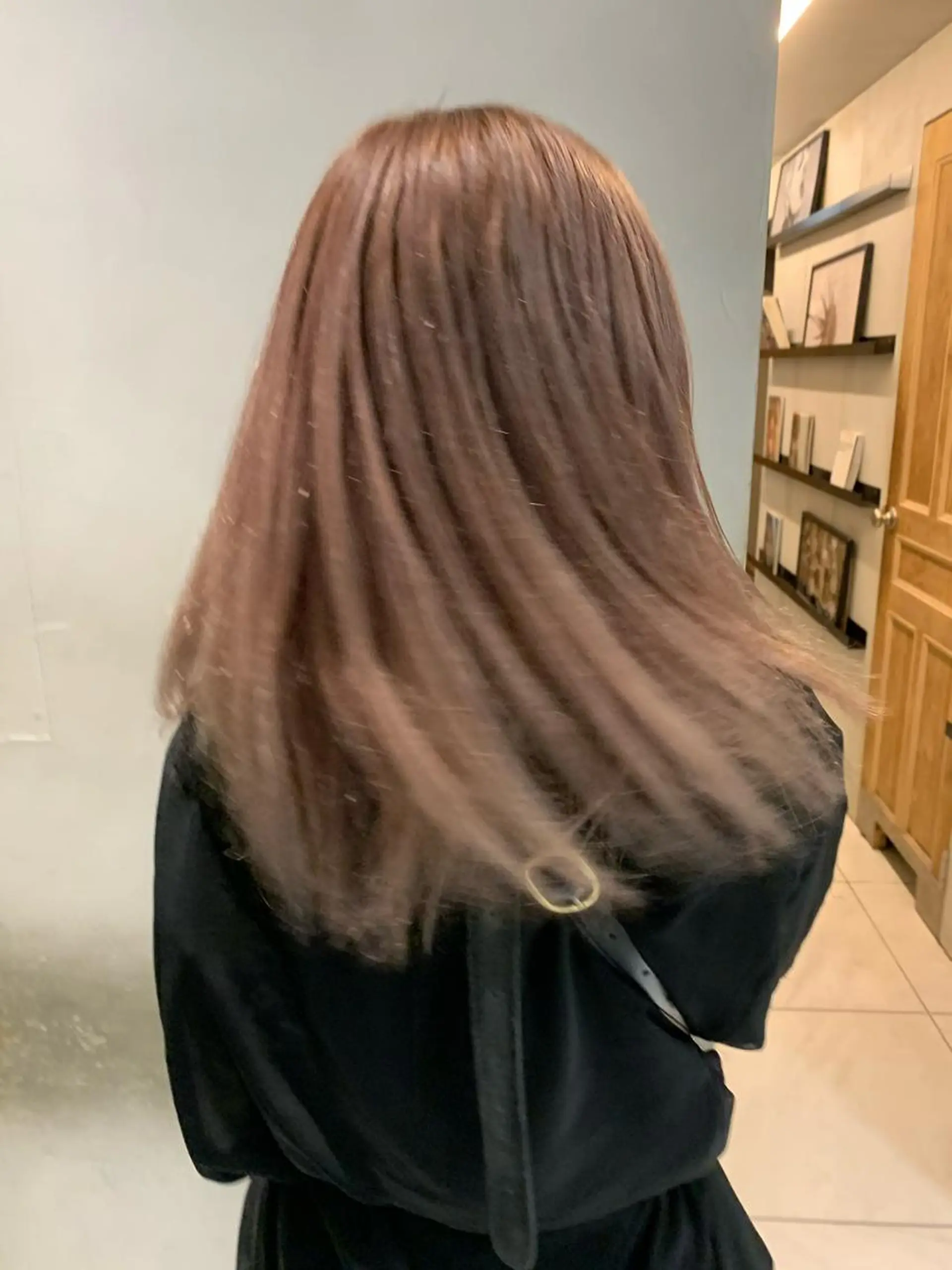 セミロング カラー ブリーチ ケアブリーチ TENELE所属・チバ タクミのヘアスタイル