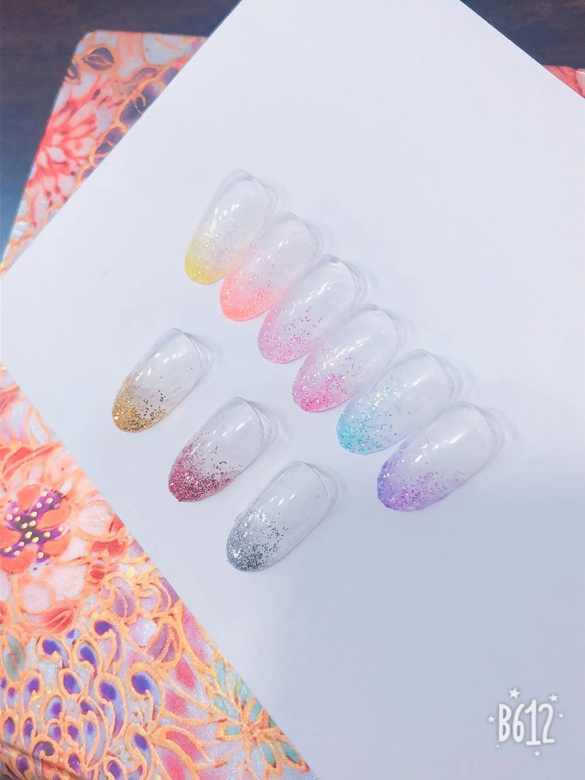 ネイル グラデーション ラメ(グリッター) ラメグラデーション S Sの眉毛・アイブロウイメージ