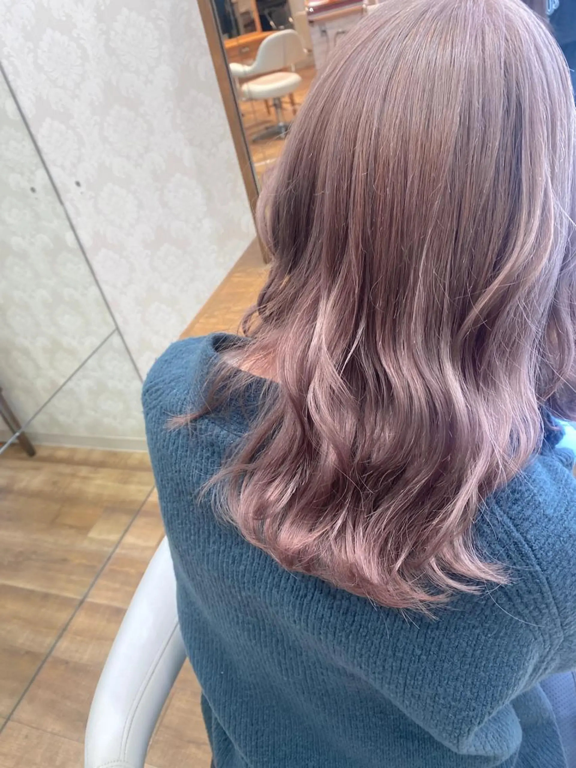 セミロング カラー hair salon dot.tokyo color所属・MANAMI 🥀ウルフカットのヘアスタイル