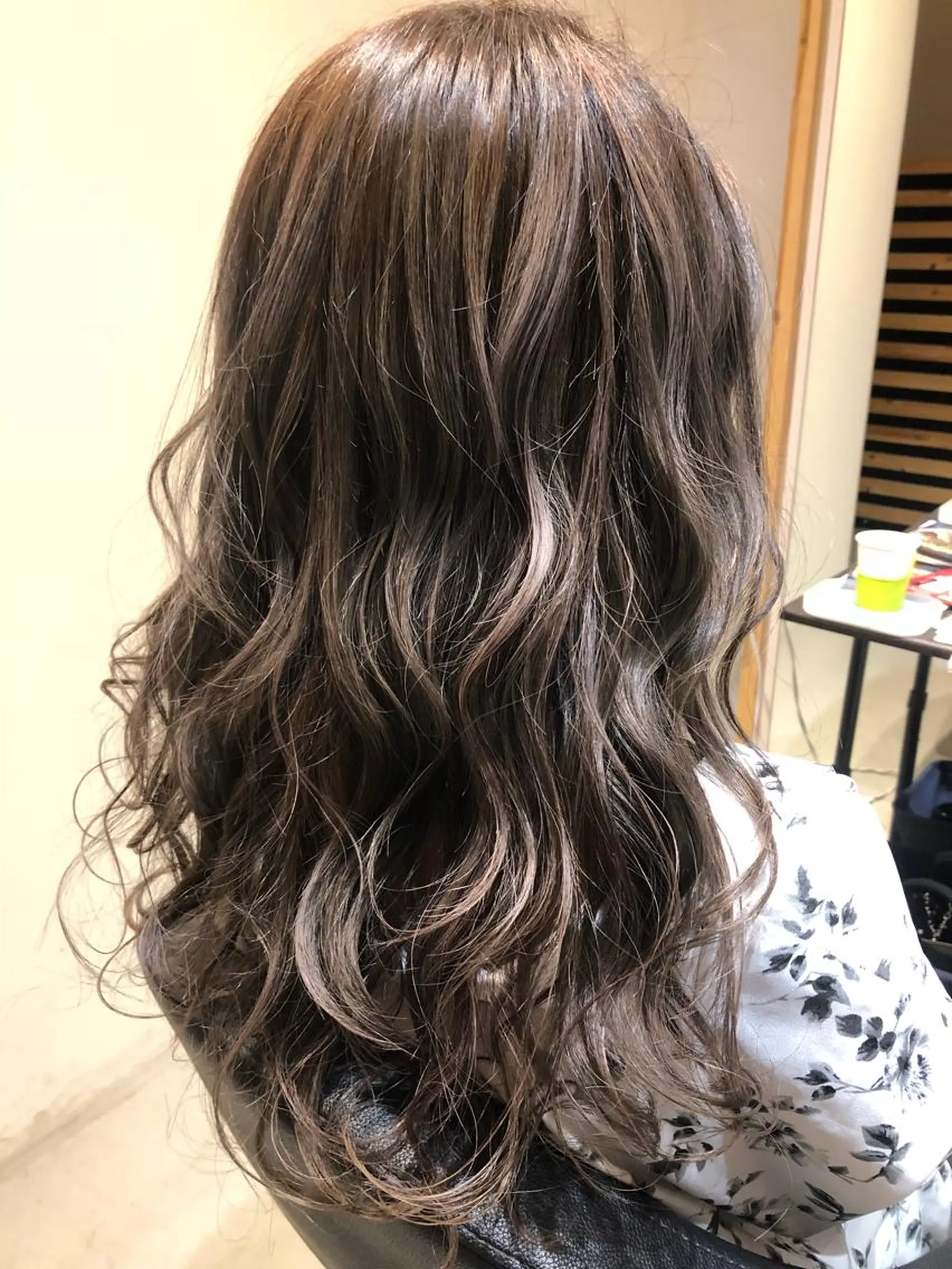カラー 早川 真幸のヘアスタイル