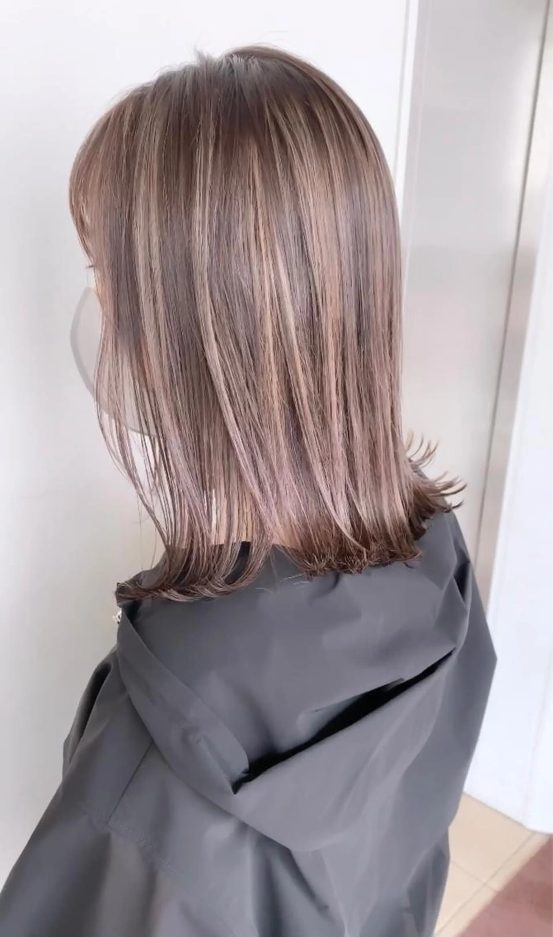 ショート カラー バレイヤージュ ベージュカラー デザインカラー ハイライトカラー インナーカラー ヘアカラー トリートメント STELLA所属・心斎橋なんば 大野竜輝のヘアスタイル