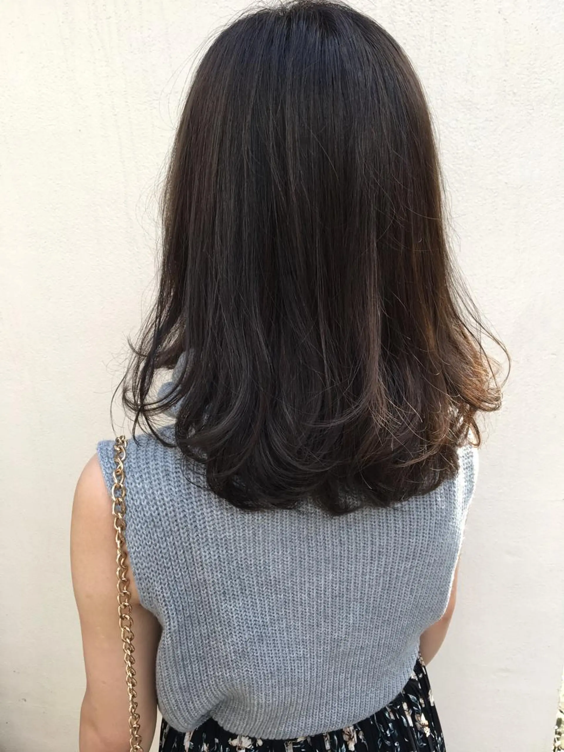 ミディアム カラー THE DAY所属・AKI HASHIMOTOのヘアスタイル