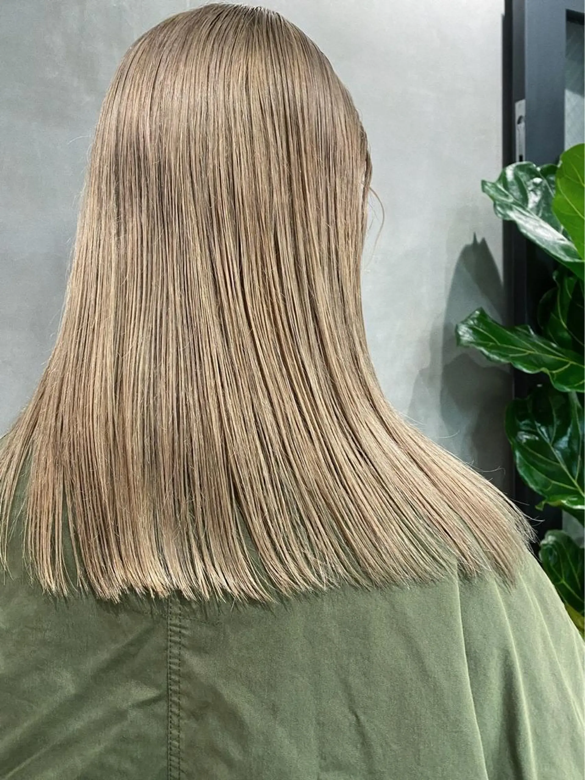 ロング カラー 赤みオフの透明感職人 /ケア重視の美髪施術のヘアスタイル