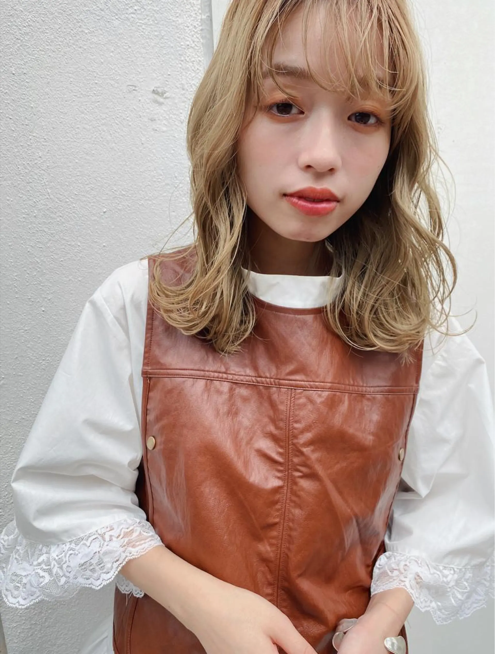 セミロング カラー 塩澤 榛奈のヘアスタイル