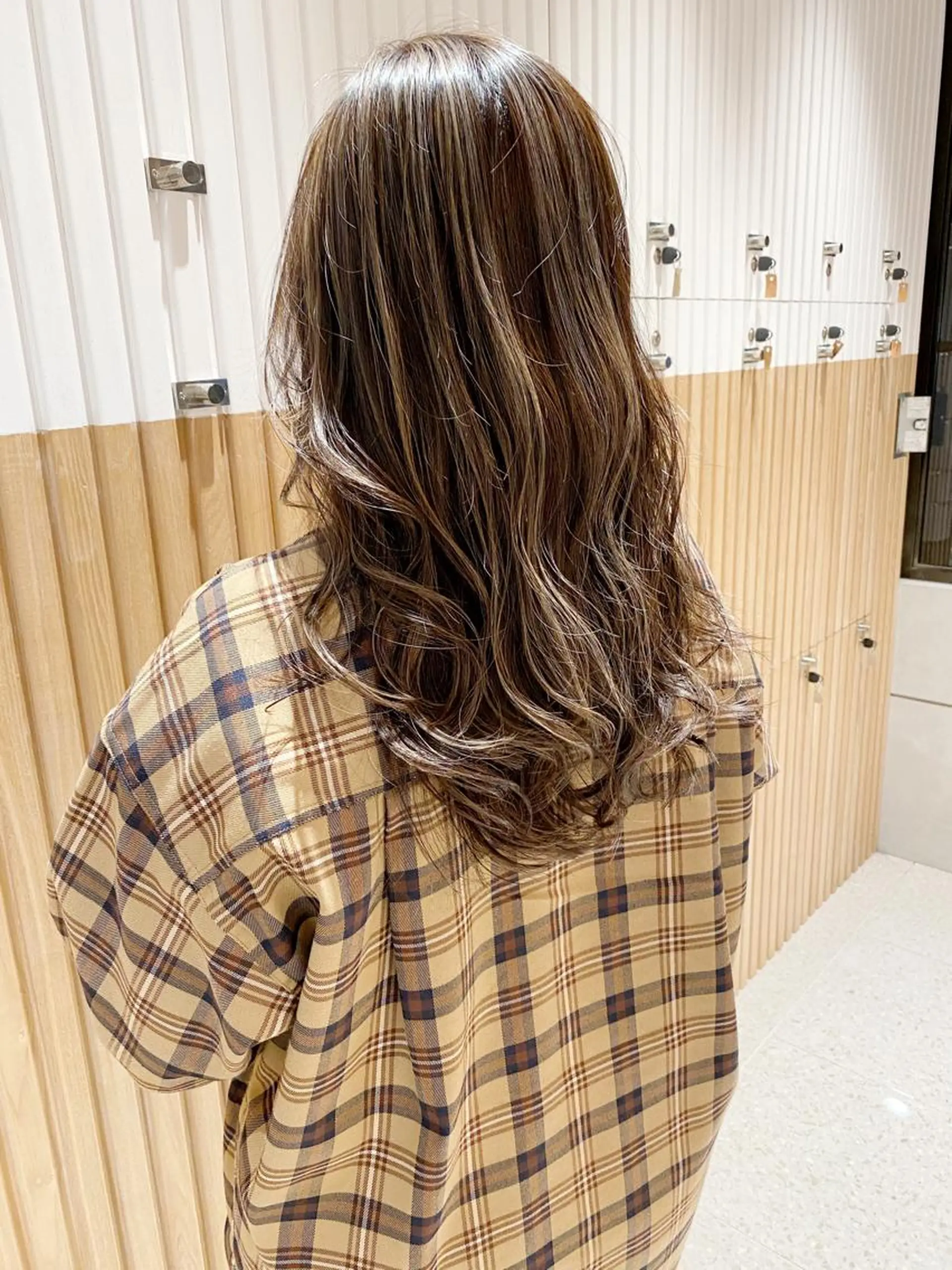 ロング カラー ベージュカラー ブリーチ 透明感カラー デザインカラー ハイライトカラー カット ヘアカラー ボブ/ハイトーン 立川loose 下田のヘアスタイル