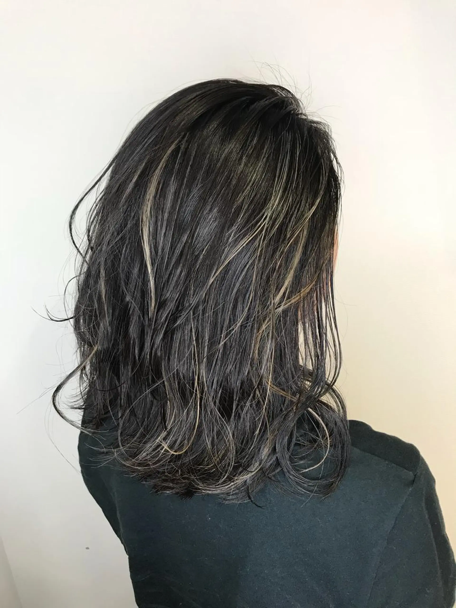 ミディアム カラー ブリーチ ケアブリーチ ハイライトカラー イルミナカラー ハイライト AMI Hair  supply所属・髪質改善カラー 韓国風レイヤーのヘアスタイル