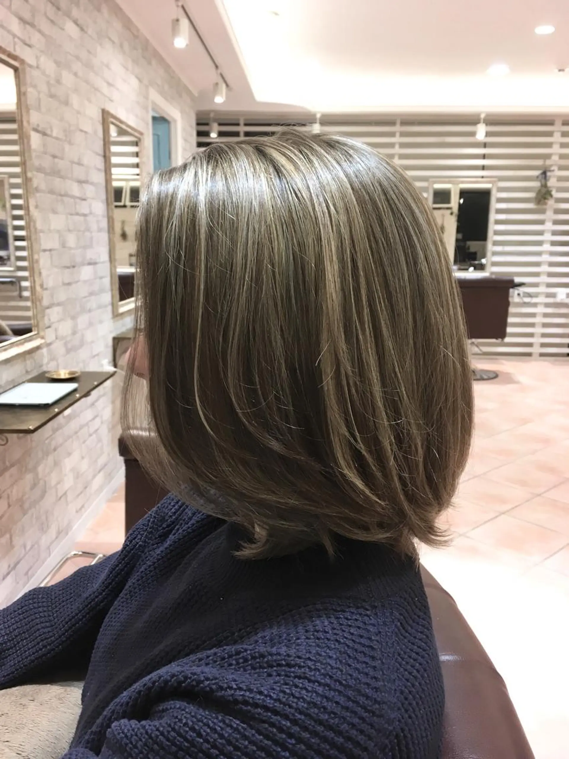 ミディアム アオガミ （前髪顔周りカット）のヘアスタイル