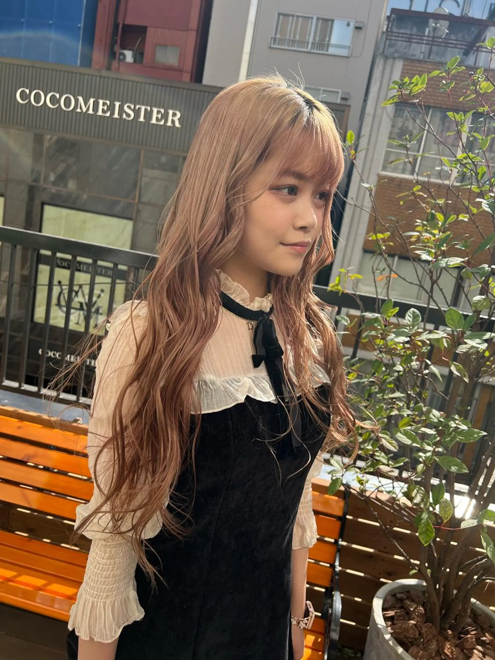 ロング カラー ベージュカラー ブリーチ ハイトーンカラー ピンクカラー ピンクベージュ カット ヘアカラー トリートメント ハイライト/インナー /ブリーチ/レイヤーのヘアスタイル