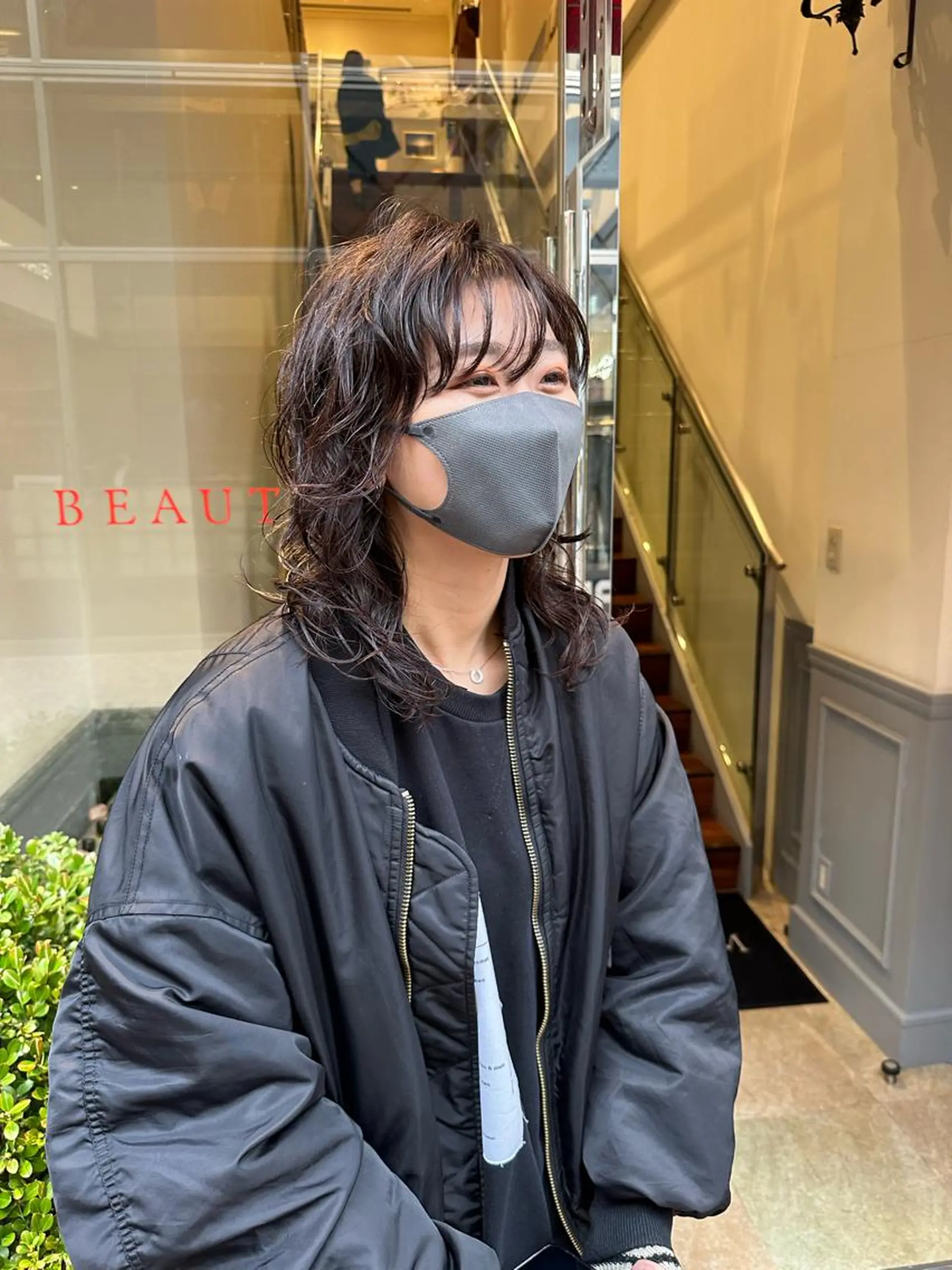 ミディアム パーマ ミディアムパーマ ウルフカット Savoir GRANMASH【サヴォア グランマッシュ】所属・ショート/レイヤー/ 透明感/グレージュのヘアスタイル