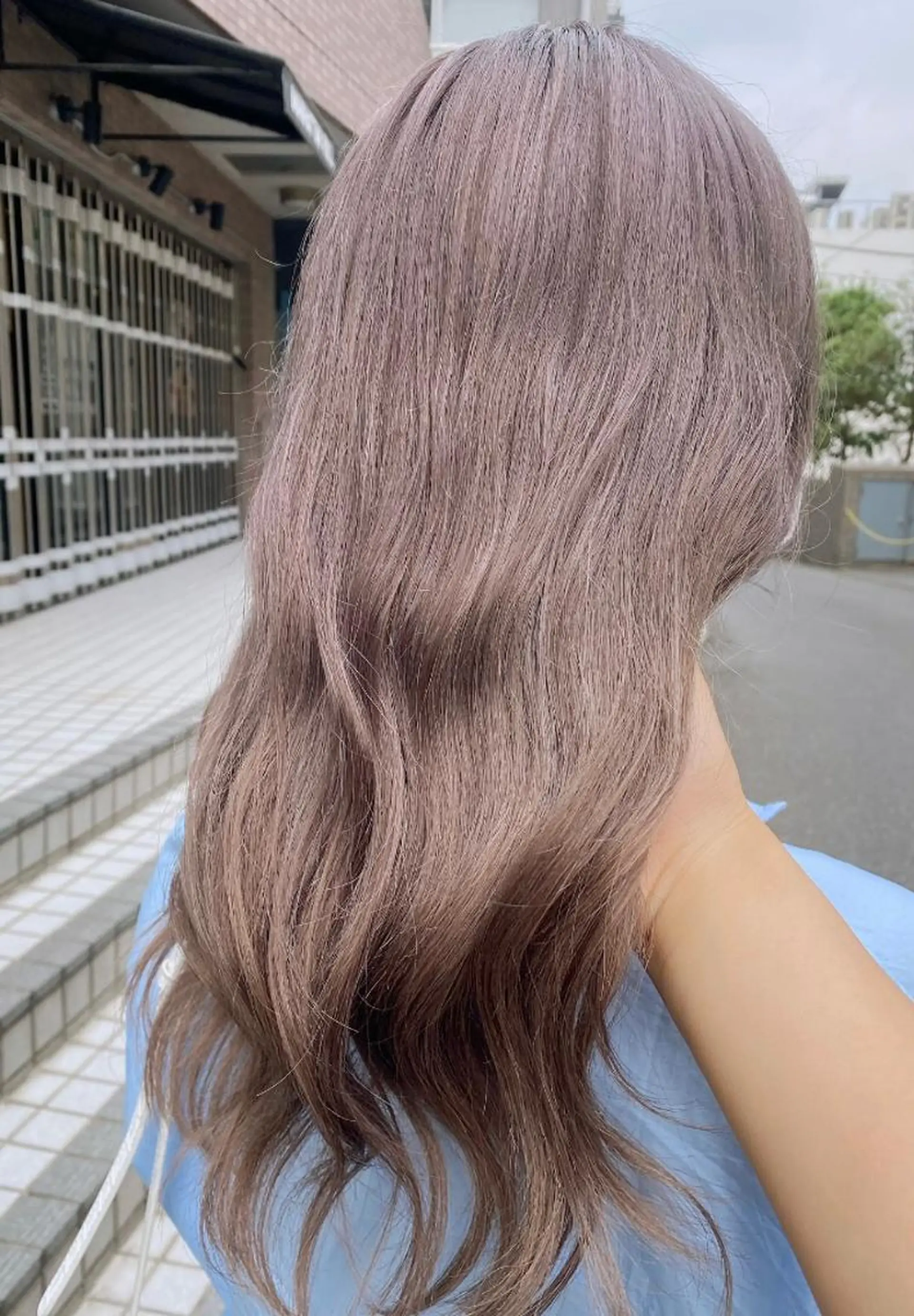 セミロング カラー ブリーチ ラベンダーカラー 小顔ショート🦋 八巻ちさとのヘアスタイル