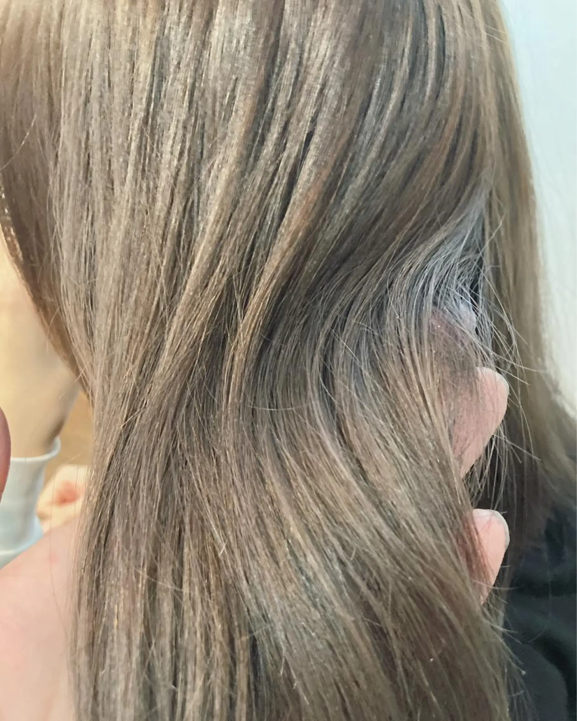 ミディアム カラー ベージュカラー フォギーベージュ ハイトーンカラー ヲタクに美容室は難しい。所属・縮毛矯正&髪質改善 ⭐️OGUのヘアスタイル