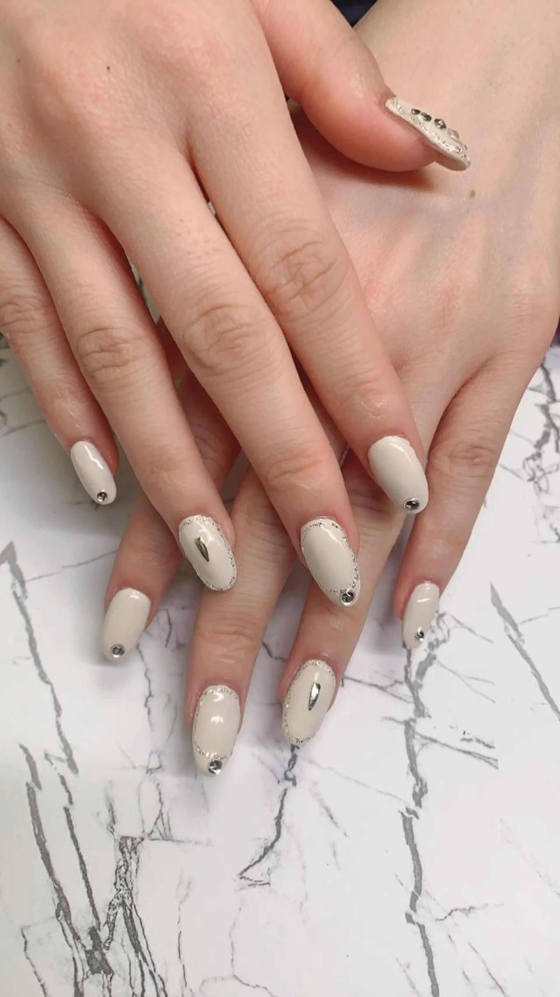 ネイル はな💎ネイル ワンホン、長さ出しのネイルデザイン