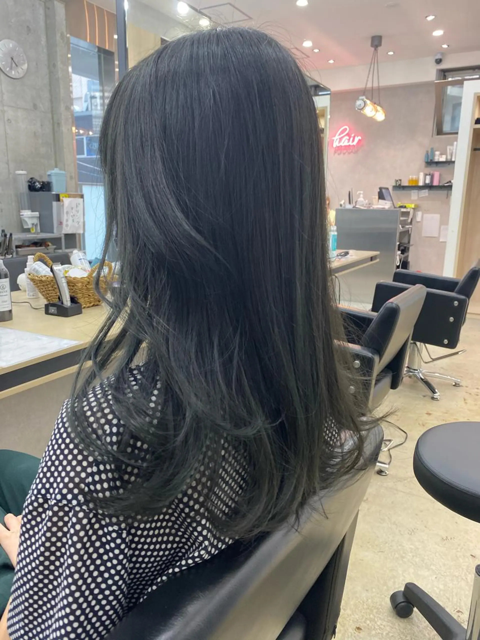 ロング カラー オリーブ/アッシュ やわらか透明感カラーのヘアスタイル