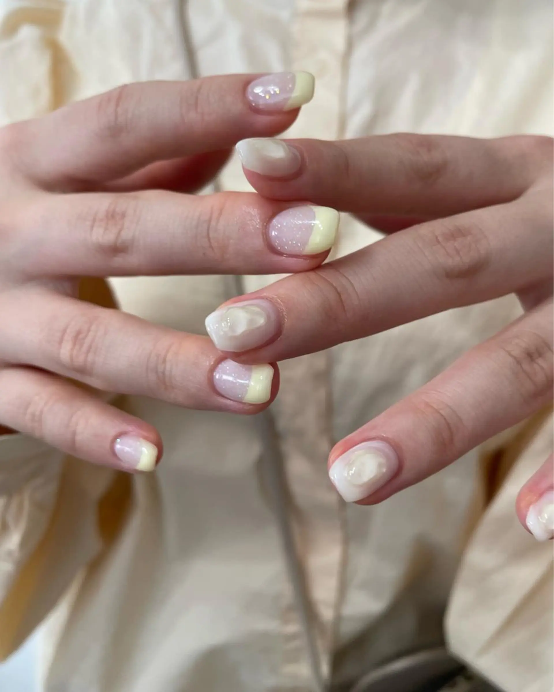 ネイル ホワイト ハンドネイル フットネイル kiii.__ ✴︎*のネイルデザイン