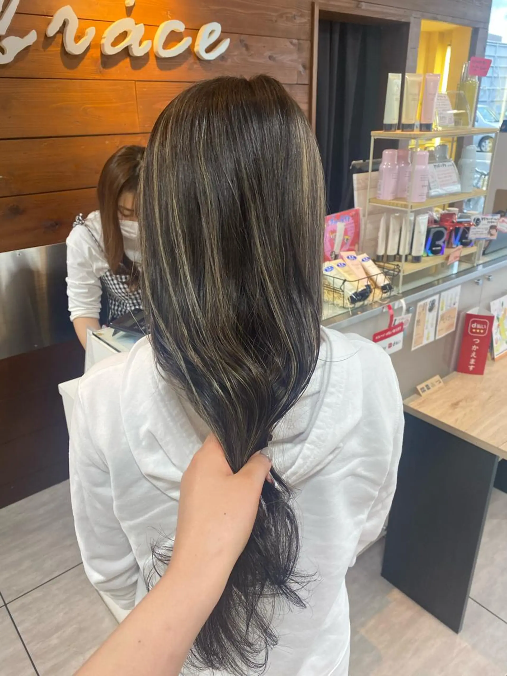 ロング カラー ヘアアレンジ ヘアカラー HAIRSALONLOOP所属・川上 麻梨阿のヘアスタイル