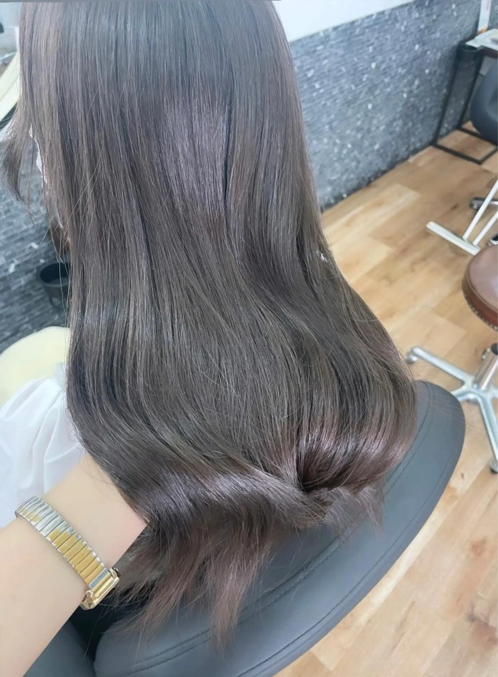 ミディアム カラー レイヤーカット、 大人可愛い　中村美羅のヘアスタイル