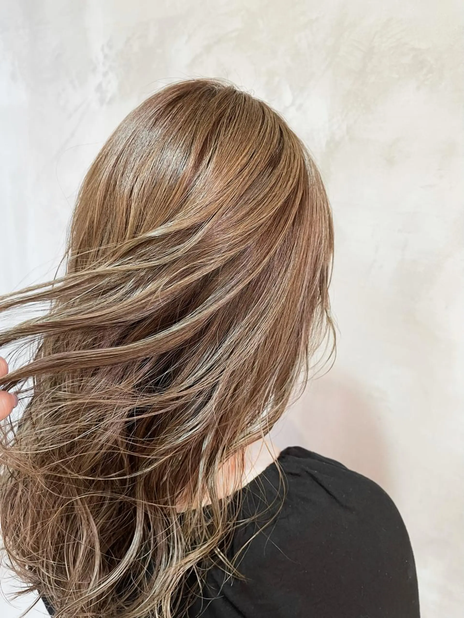 ロング カラー ブリーチ ケアブリーチ ハイライトカラー イルミナカラー ハイライト _White泉佐野店所属・佐々木  まゆかのヘアスタイル