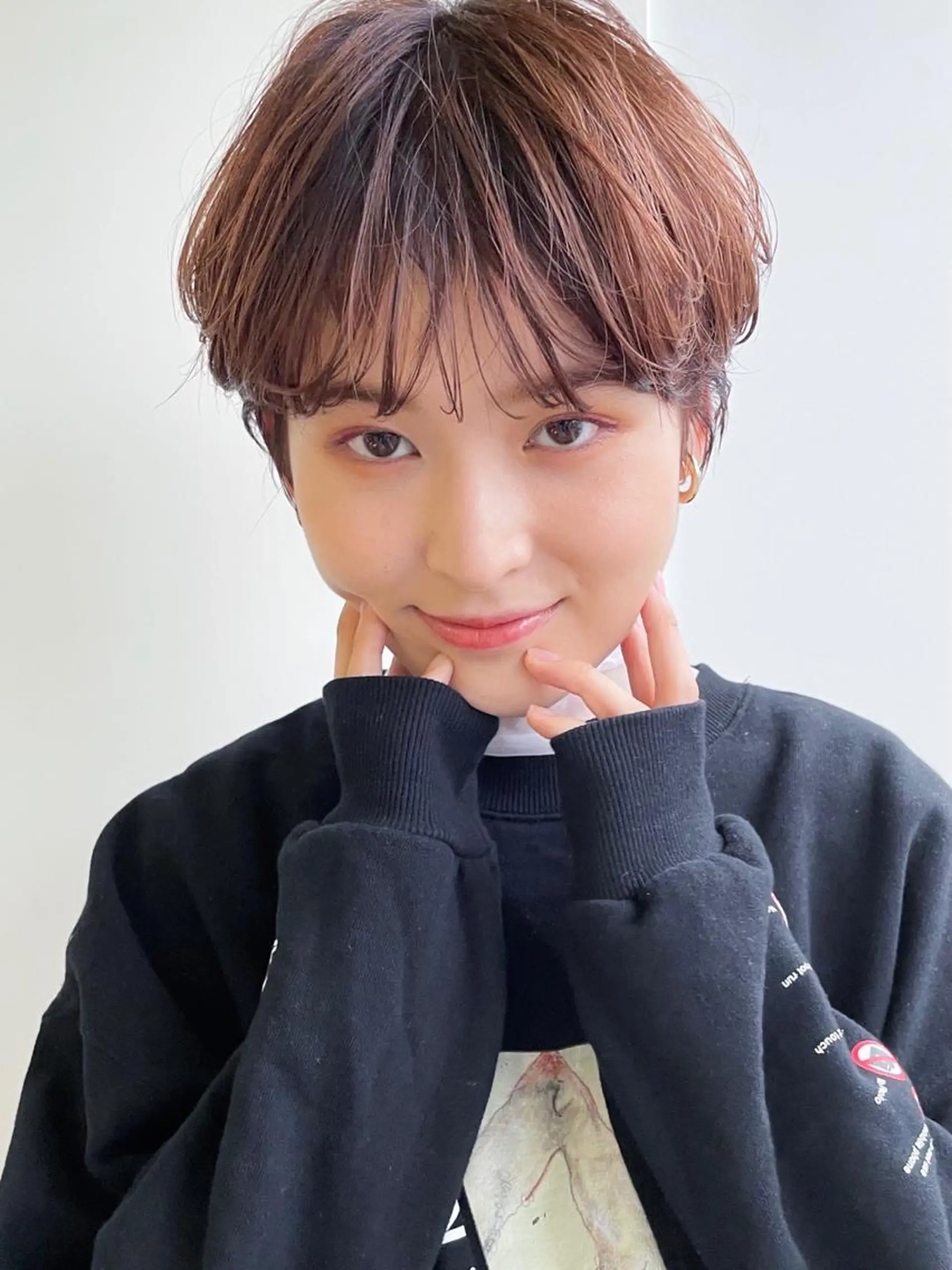 ショート nuu所属・💜ショート💜 ウルフ、ボブ二色亜美のヘアスタイル