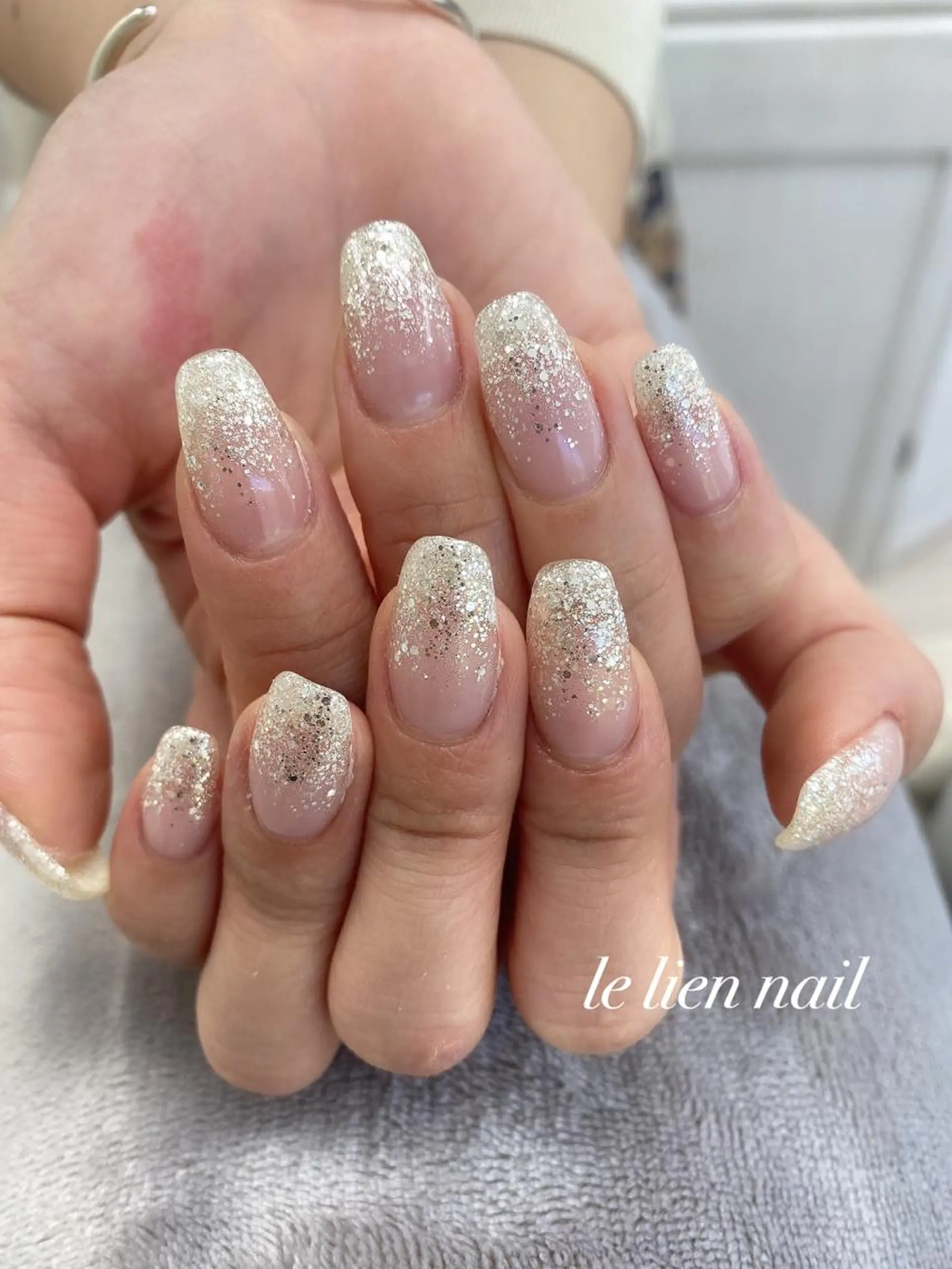 ネイル グラデーション ラメ(グリッター) ラメグラデーション シルバー le lien nailのネイルデザイン