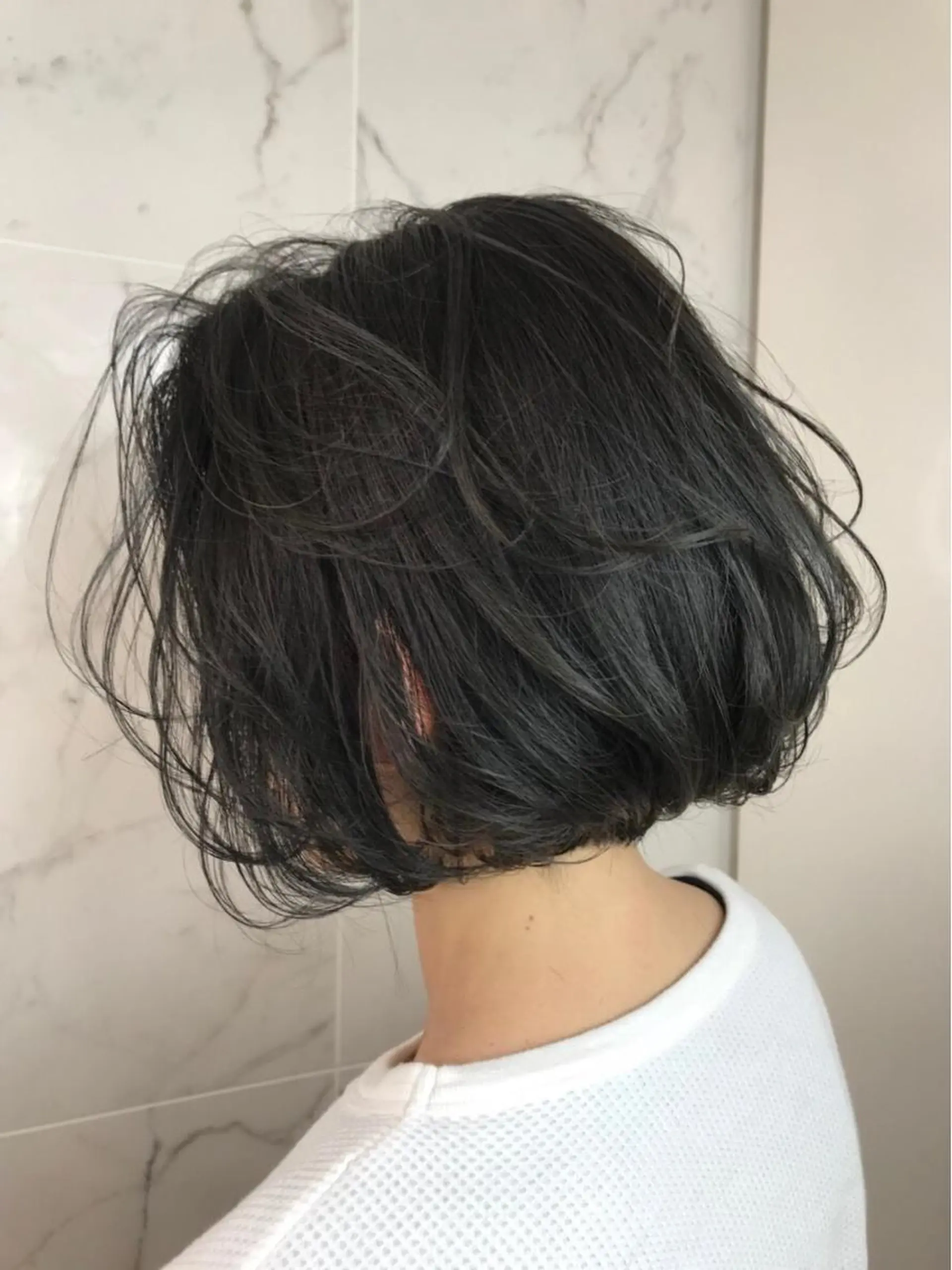 ミディアム カラー アッシュ ダークアッシュ AVANCE emiのヘアスタイル