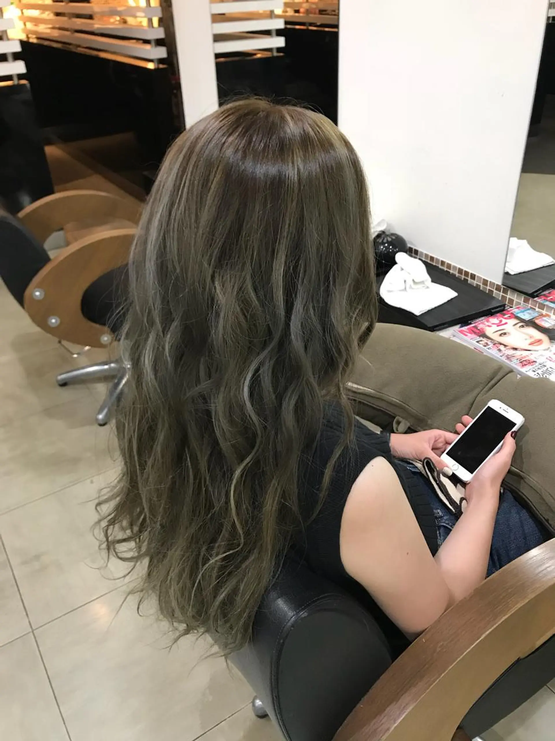 ロング カラー ヘアアレンジ アッシュ ベージュカラー ハイライトカラー ハイライト DISCOHAIRsanc（ルジャルダン町田）所属・烏山 達也のヘアスタイル