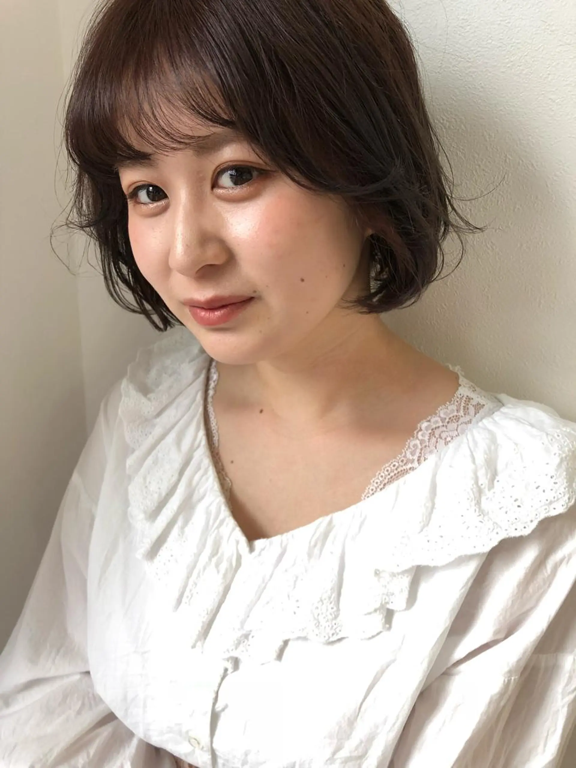 ショート カラー 岩田 萌那のヘアスタイル