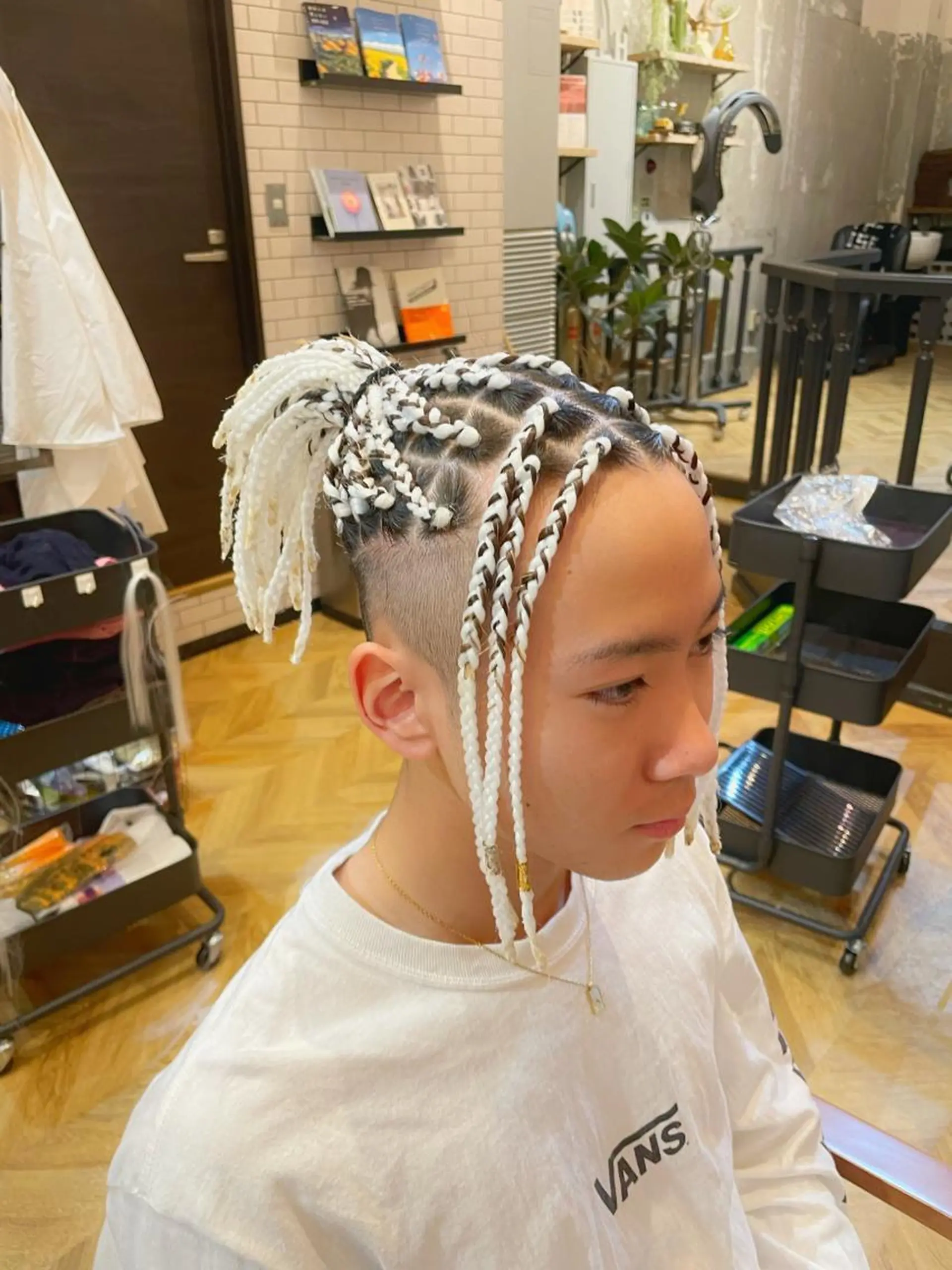 ヘアアレンジ メンズ シールエクステ メンズブリーチ メンズハイライト メンズハイトーン メンズインナーカラー エクステ指名No.1 【店長】橘田のヘアスタイル