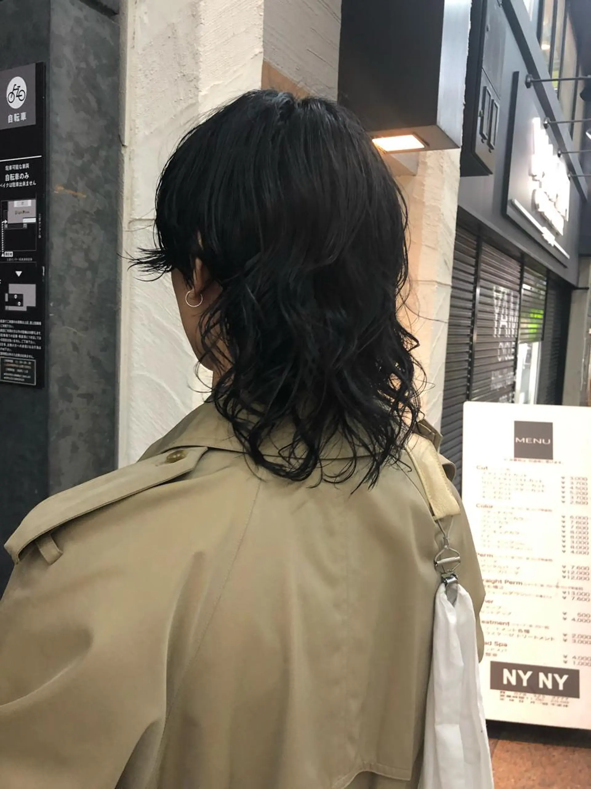 ミディアム パーマ ウルフカット／吉村 桃子のヘアスタイル