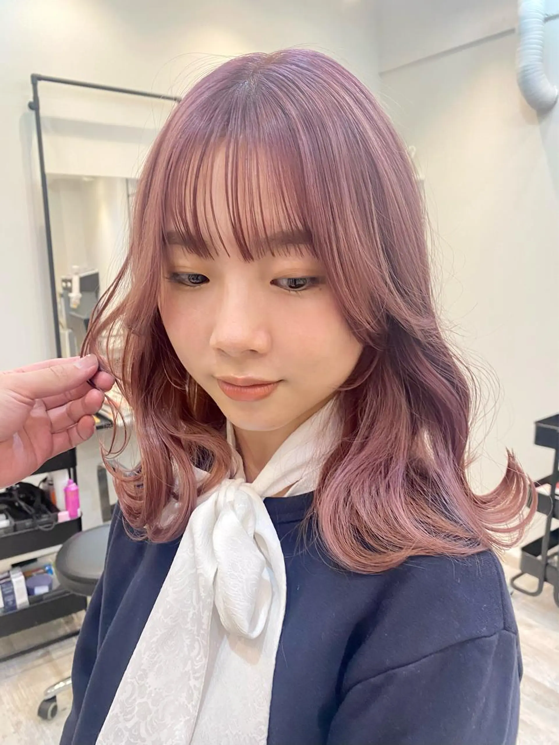 セミロング カラー パーマ ヘアアレンジ メンズ キッズ マツエク・マツパ アイブロウ 結婚式・ブライダル メンズバレイヤージュ メンズブリーチ メンズハイライト メンズハイトーン 韓国風×透明感カラー 髪質改善オタベシンヤのヘアスタイル