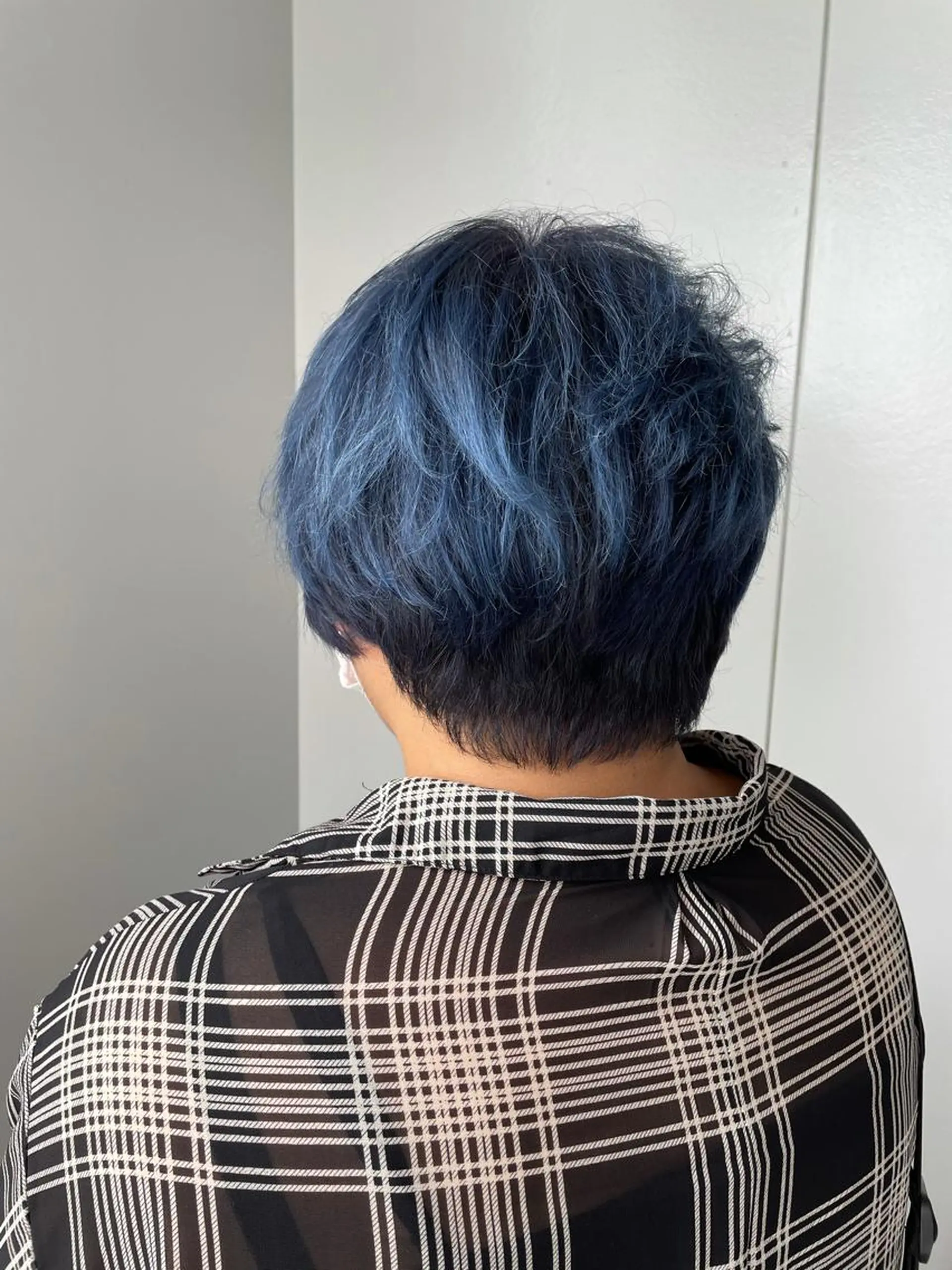 ショート カラー ブルーカラー 松本 唯のヘアスタイル