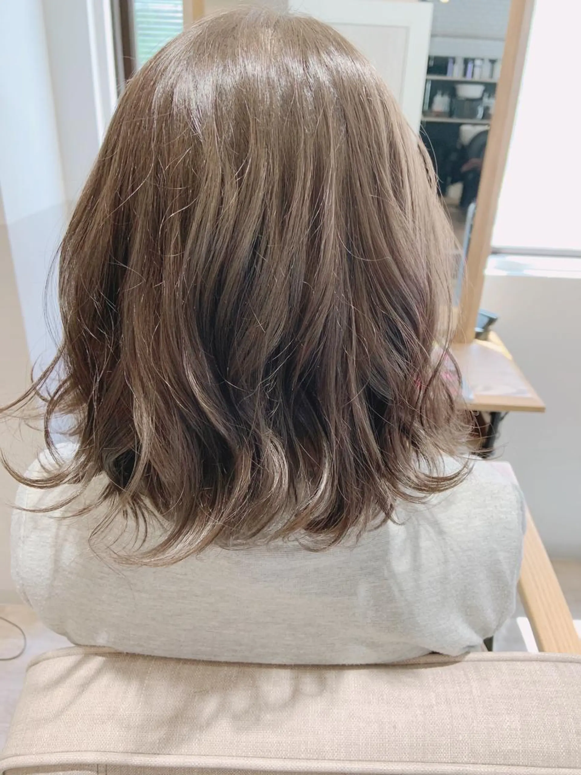 ミディアム カラー ヘアアレンジ ベージュカラー ブリーチ デザインカラー ミルクティーベージュ ブリーチなしカラー rita atelier 【リタ】所属・韓国hair🦋 Nanaのヘアスタイル