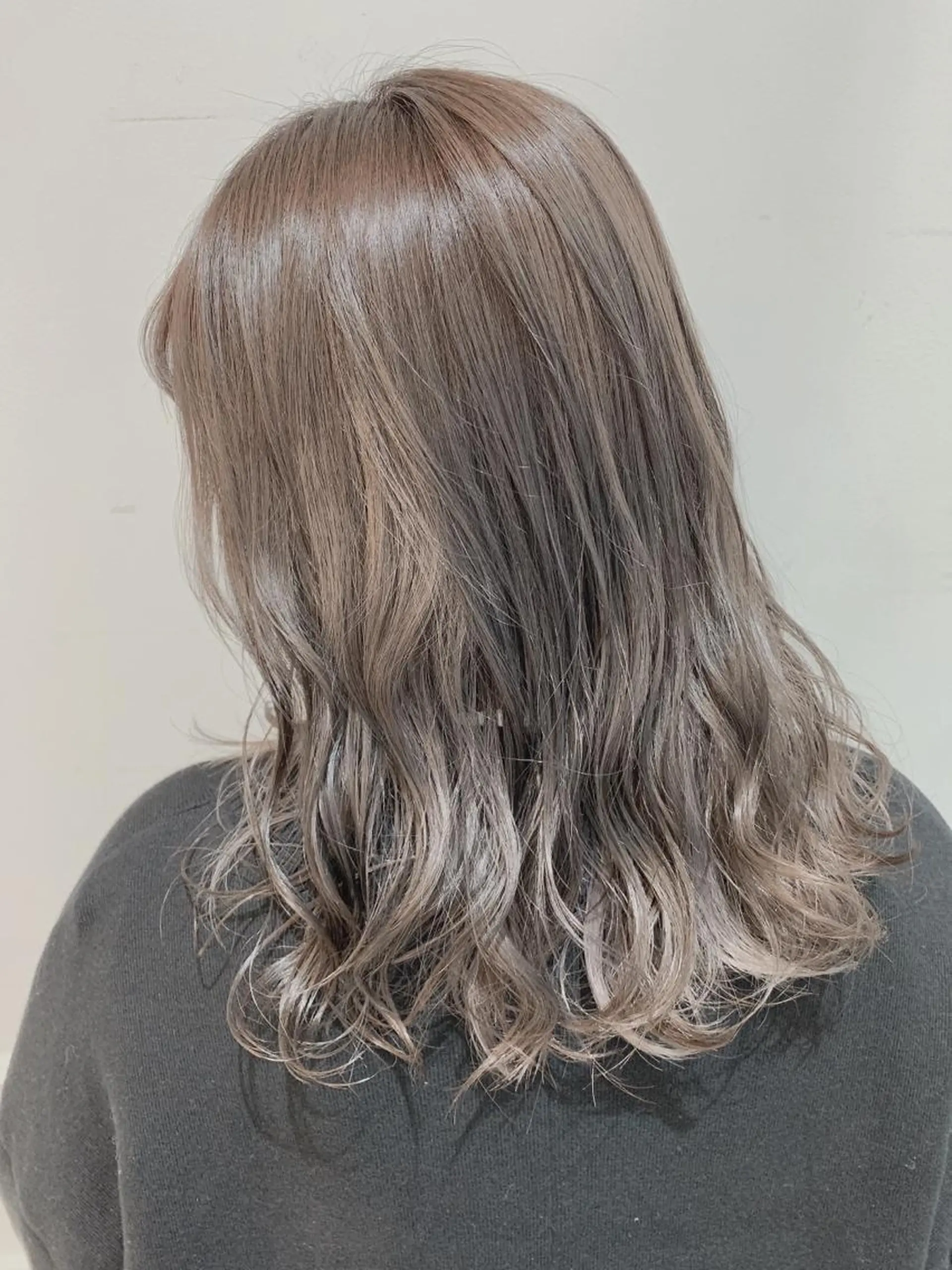 セミロング カラー グレージュ ヘアカラー トリートメント 🦖鶴岡香純🦖 産休中のヘアスタイル