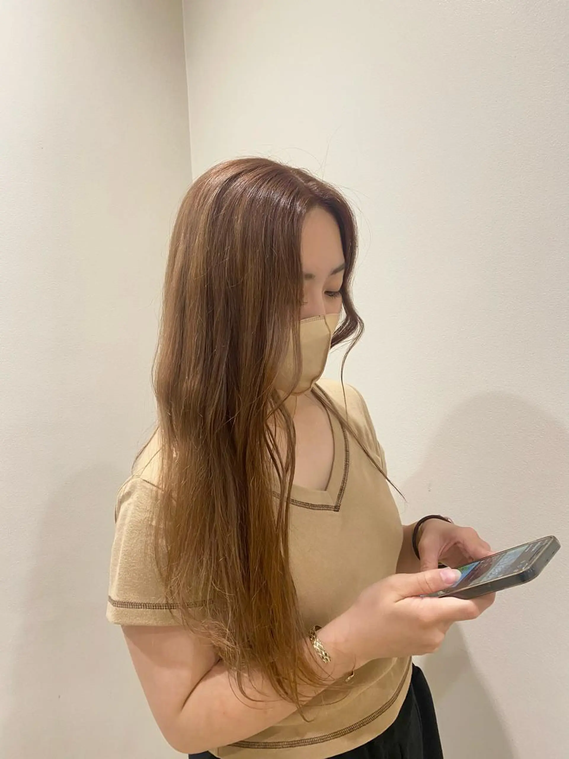 ロング カラー ヘアアレンジ ベージュカラー 森田翔斗 顔周りレイヤーのヘアスタイル