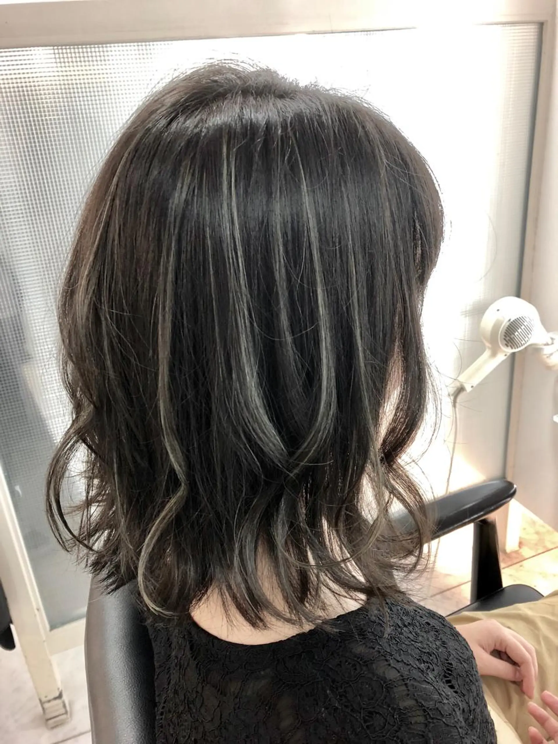 ミディアム カラー アッシュ ハイライトカラー イルミナカラー ハイライト attrait アトレ 梅田店所属・田村拓巳 韓国風、髪質改善のヘアスタイル