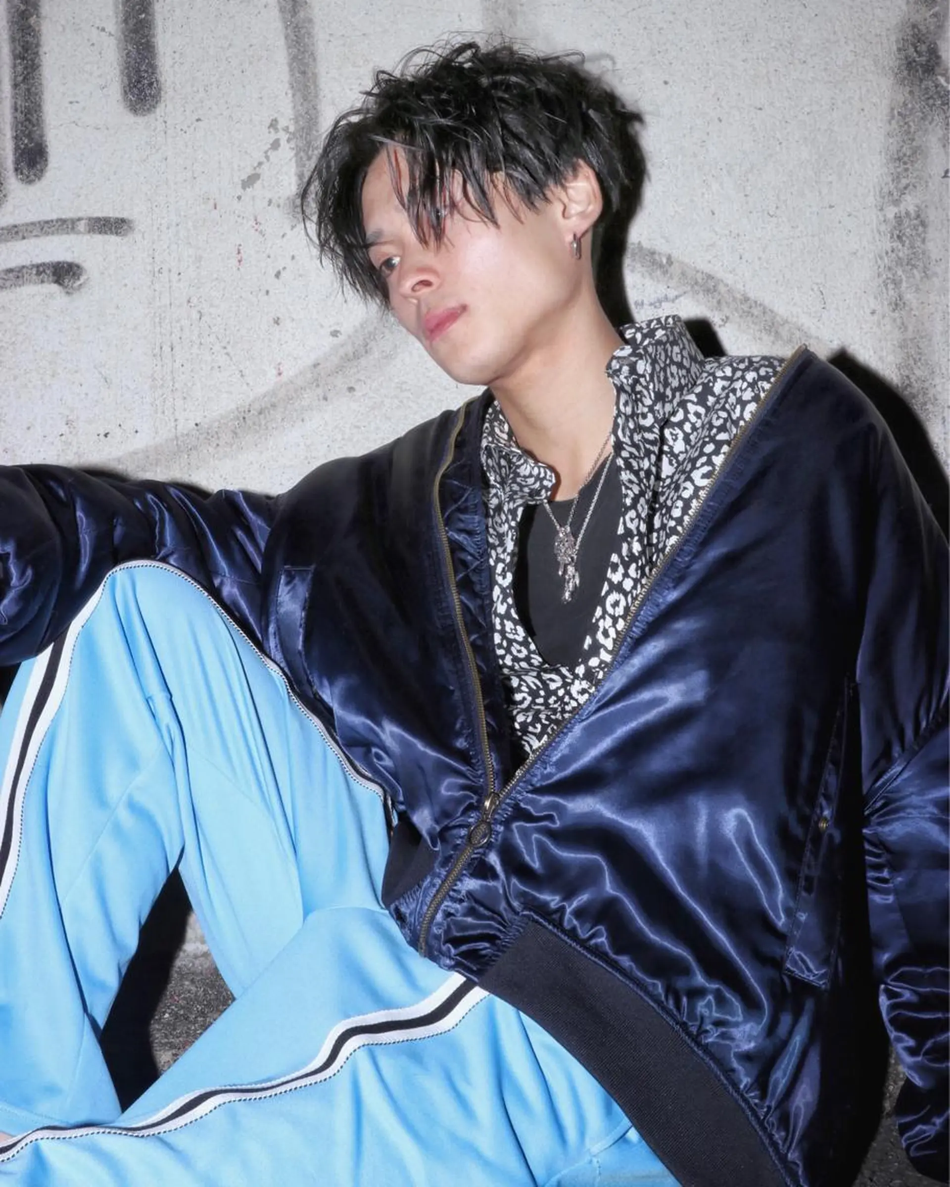 ミディアム パーマ メンズ ミディアムパーマ センターパート メンズパーマ ツーブロック カット ヘアセット 佐藤 拓未のヘアスタイル