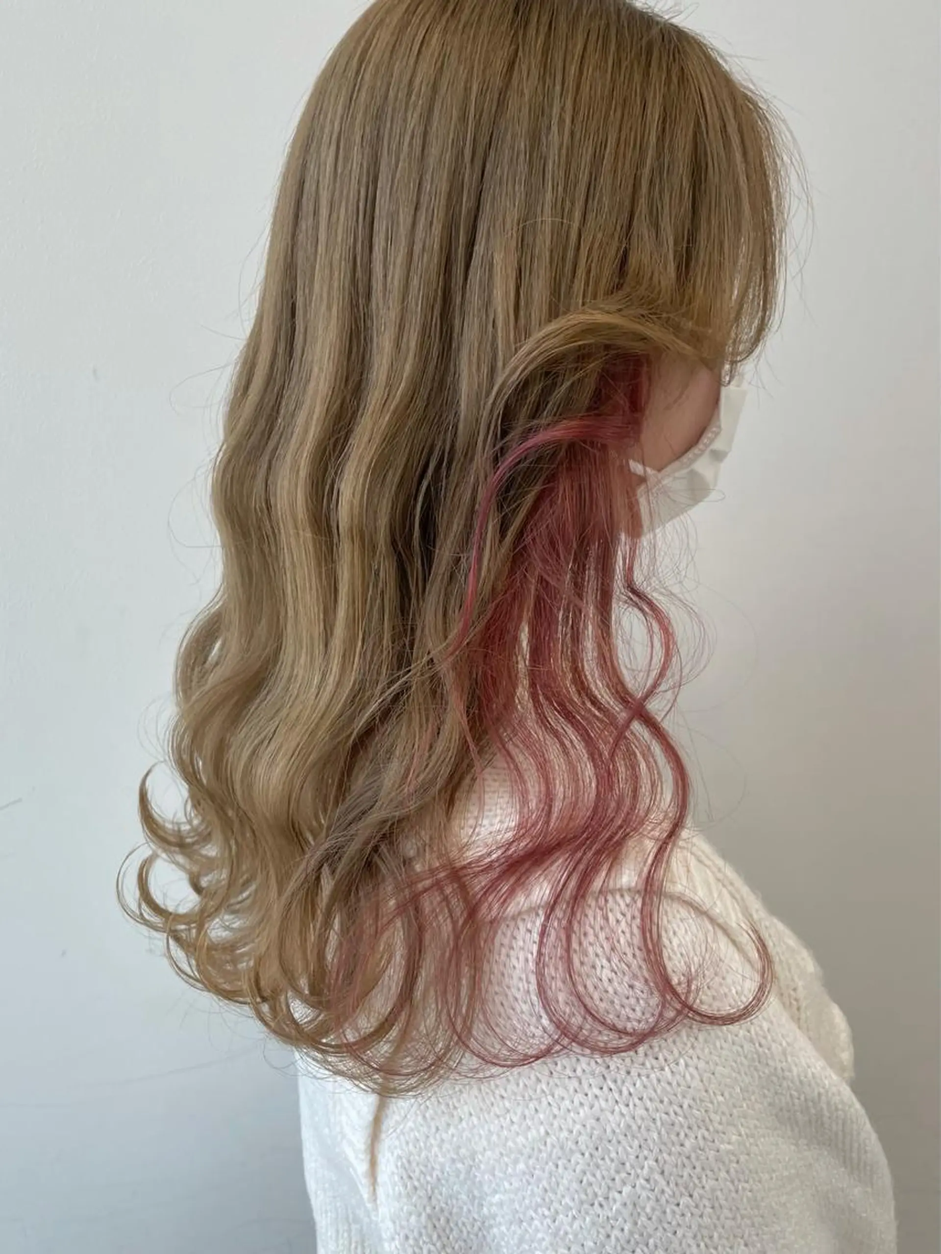 セミロング カラー ヘアアレンジ ベージュカラー ブリーチ インナーカラー ミルクティーベージュ ピンクカラー ヘアカラー トリートメント 🦄インナーカラー 🦄貫井彩花のヘアスタイル