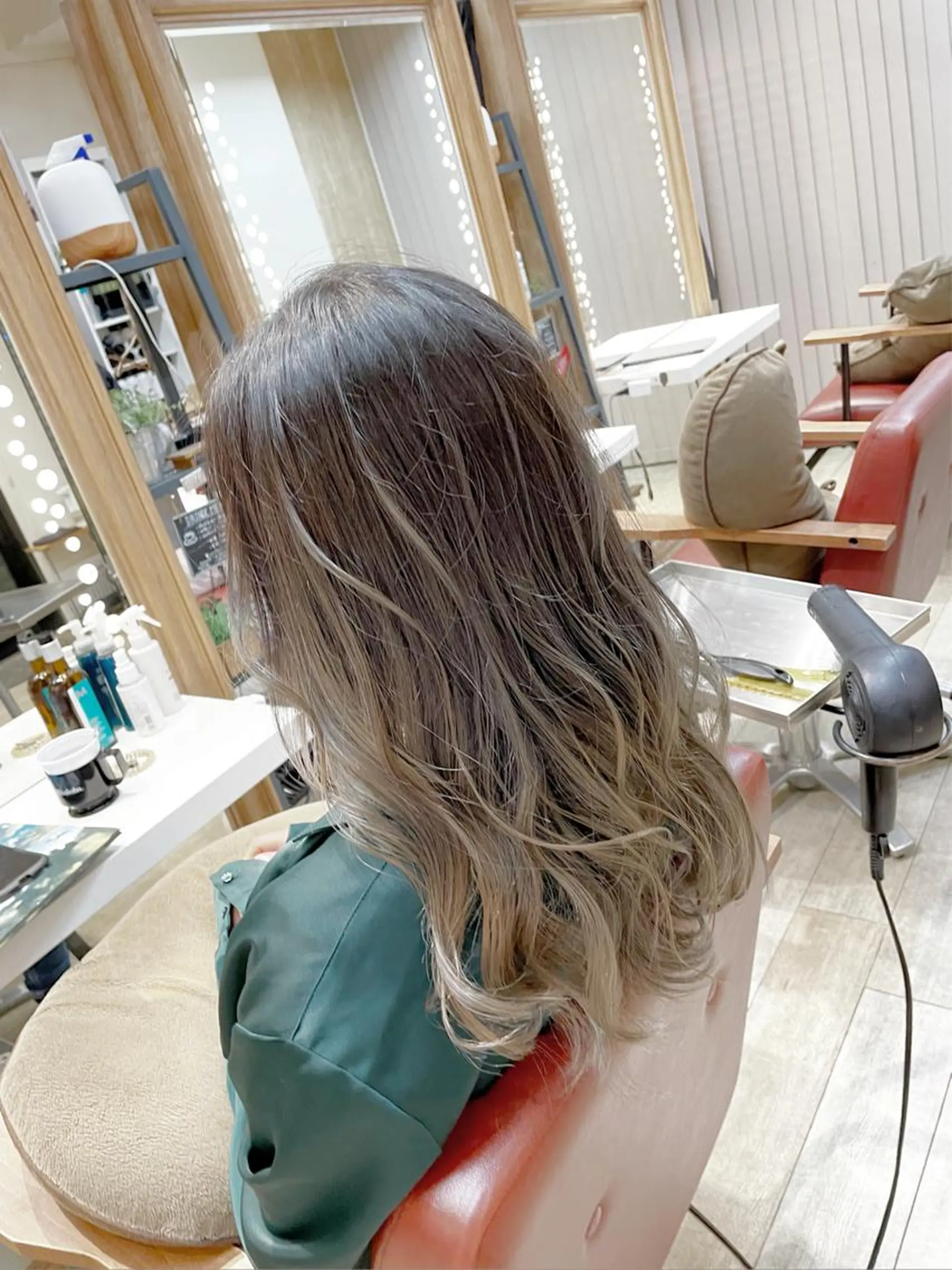 ロング レイヤーカット LOG/所属・なりたいを叶えます！ 出口 紗依のヘアスタイル