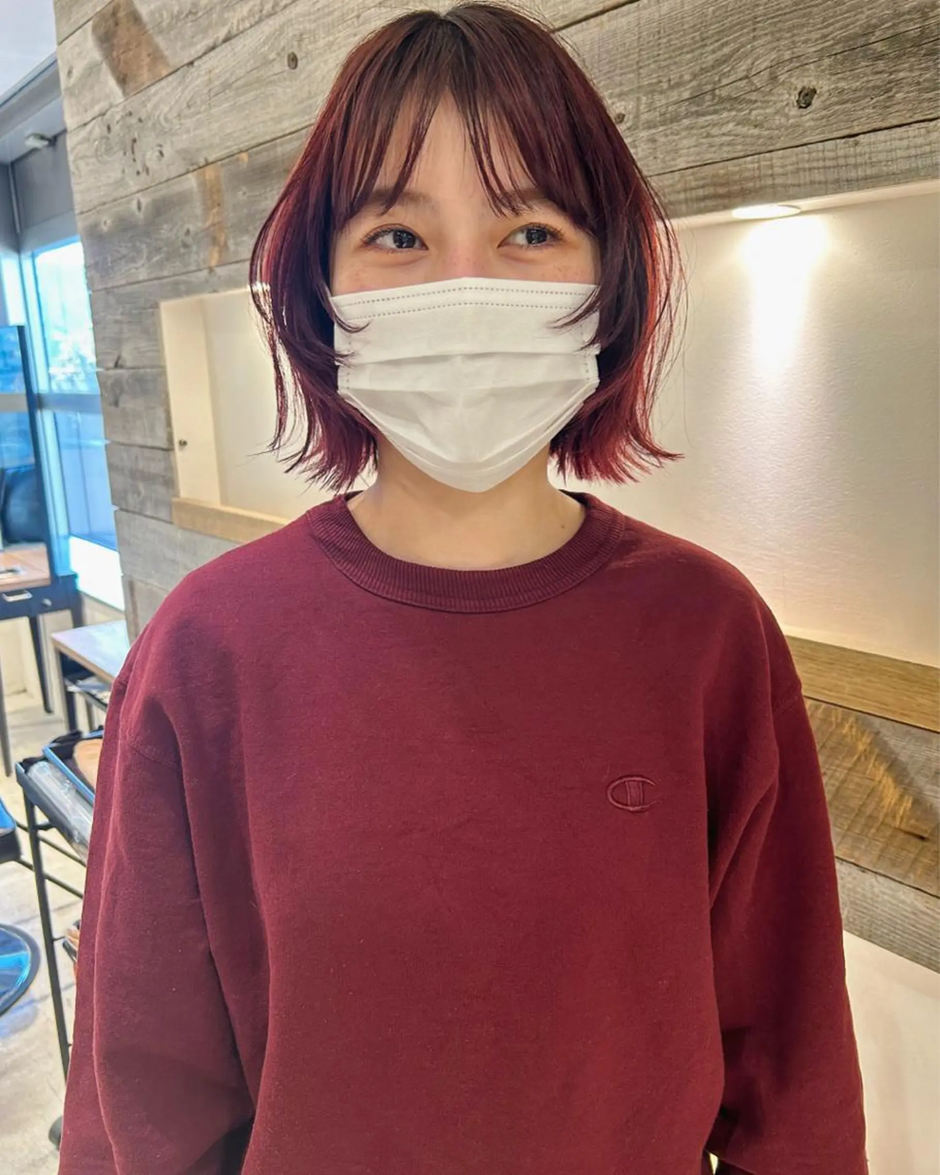 ショート カラー ブリーチ ボルドーカラー ケアブリーチ ダブルカラー ボブ カット ヘアカラー トリートメント Loom.所属・村上雅人 ナチュラルモードのヘアスタイル