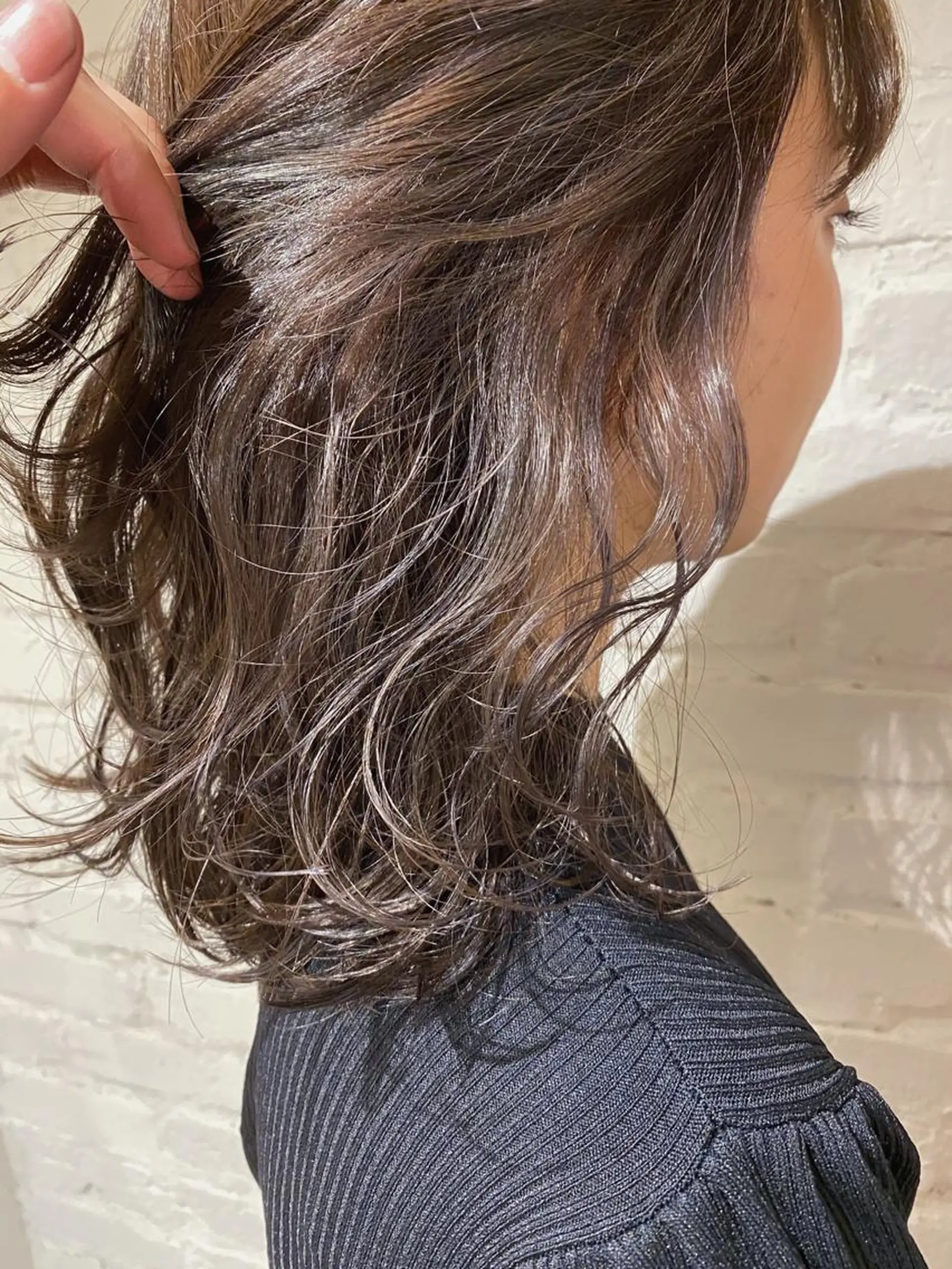 ミディアム カラー アッシュ ハイライトカラー ラベンダーカラー ラベンダーアッシュ ハイライト 吉田 光佑のヘアスタイル