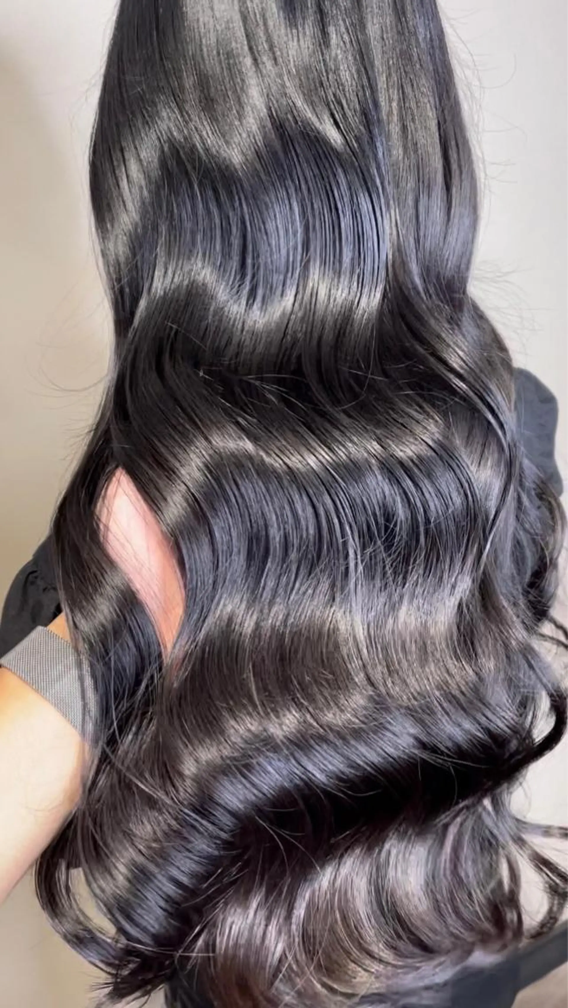 ロング カラー 黒髪 ブルーカラー 髪質改善 トリートメント 泉 堅也のヘアスタイル