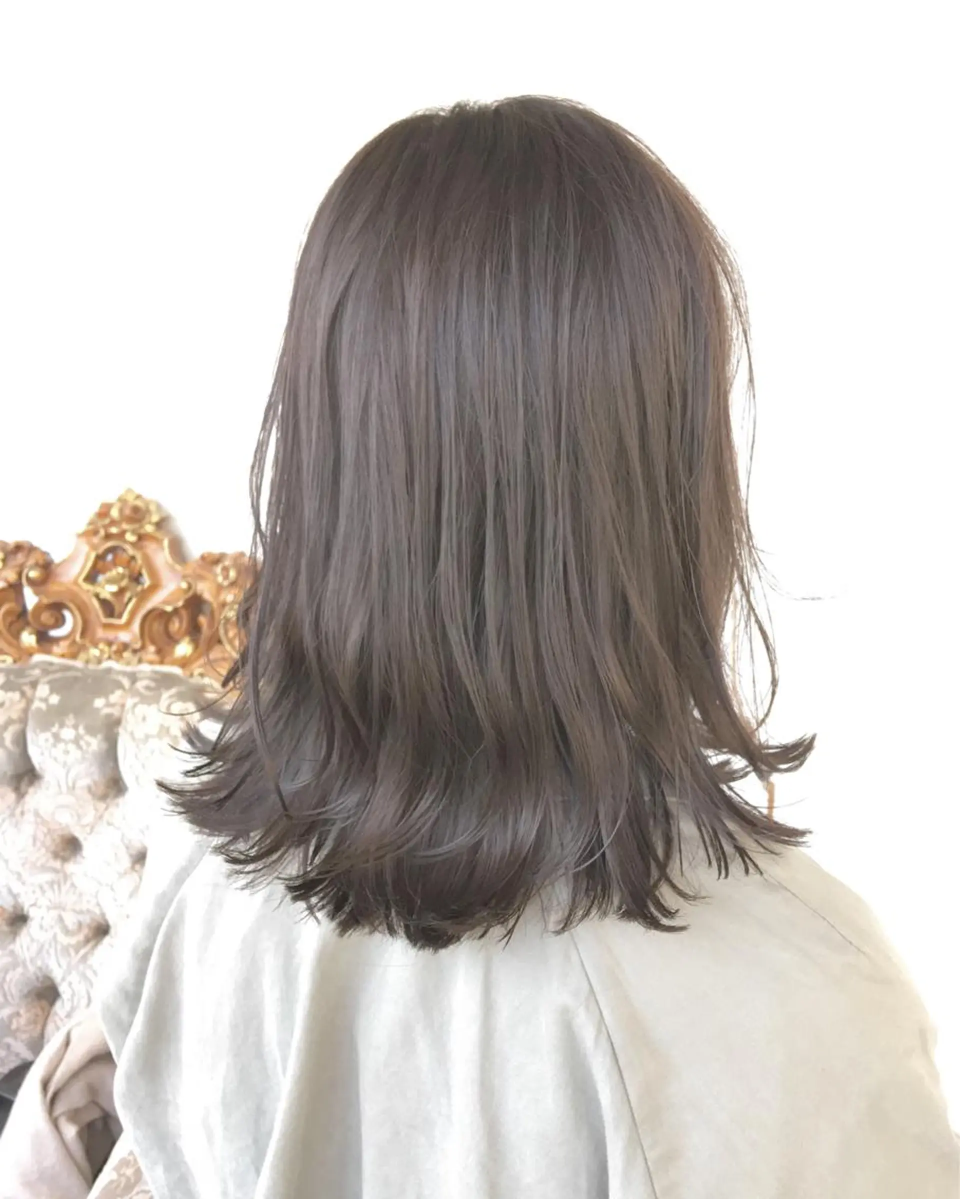セミロング カラー パーマ ヘアアレンジ グレージュ くせ毛 エグチ アキラのヘアスタイル