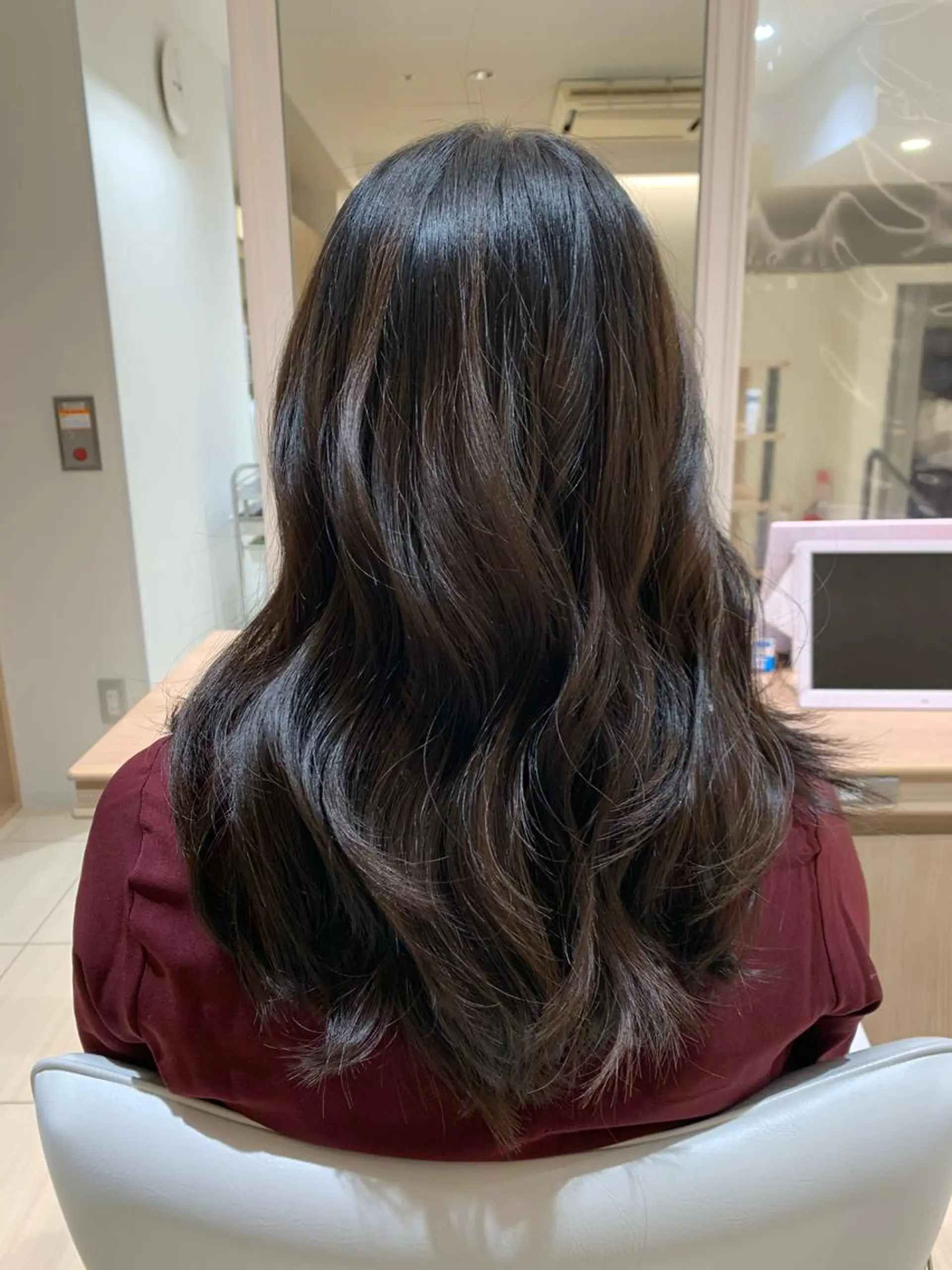 セミロング パーマ lore 金杉悠作のヘアスタイル