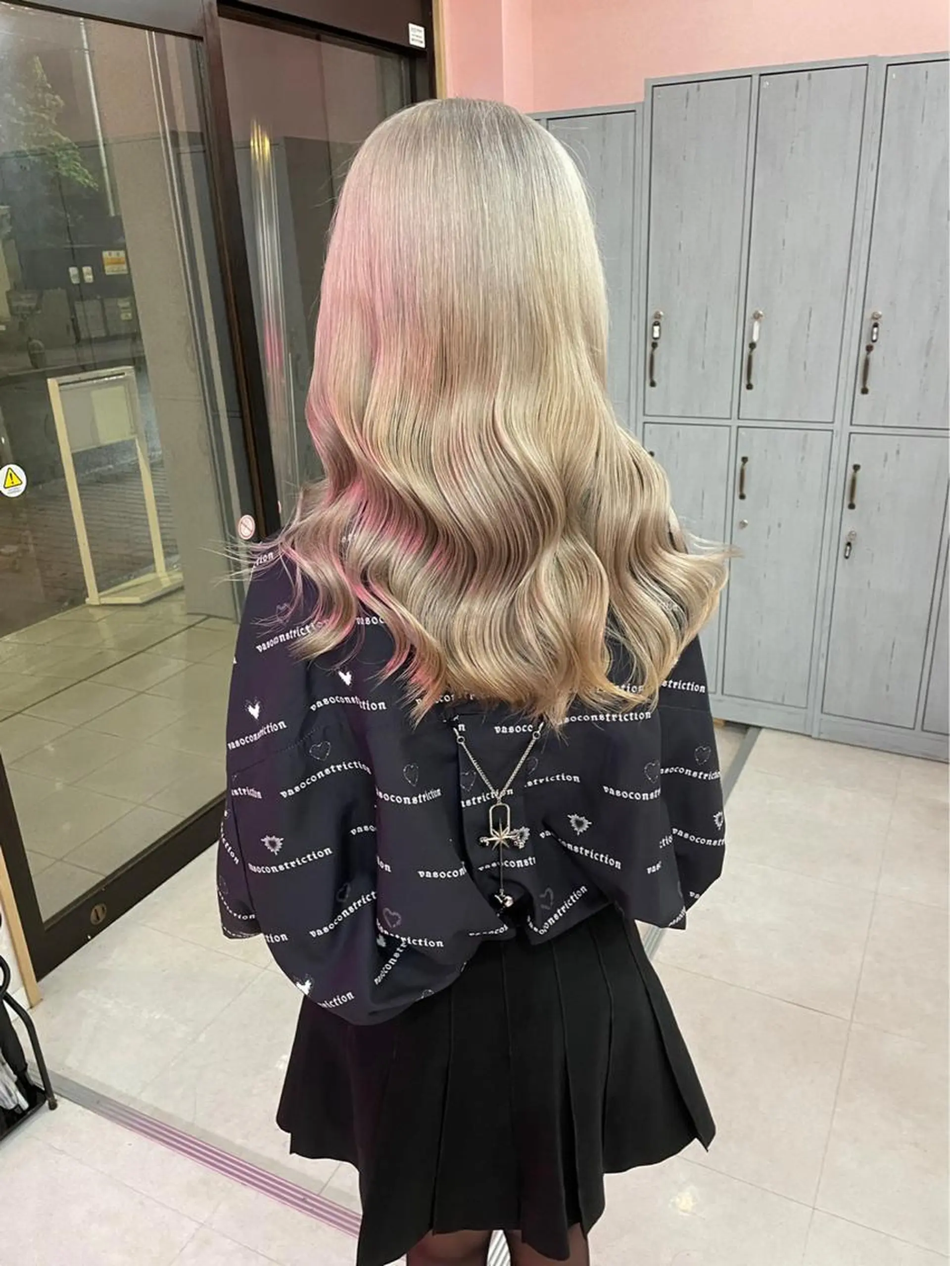 ロング カラー アッシュ アッシュグレー アッシュグレージュ バレイヤージュ ミストバング カット ヘアカラー トリートメント 韓国ヘア特化💍 tiam💍ブリーチのヘアスタイル