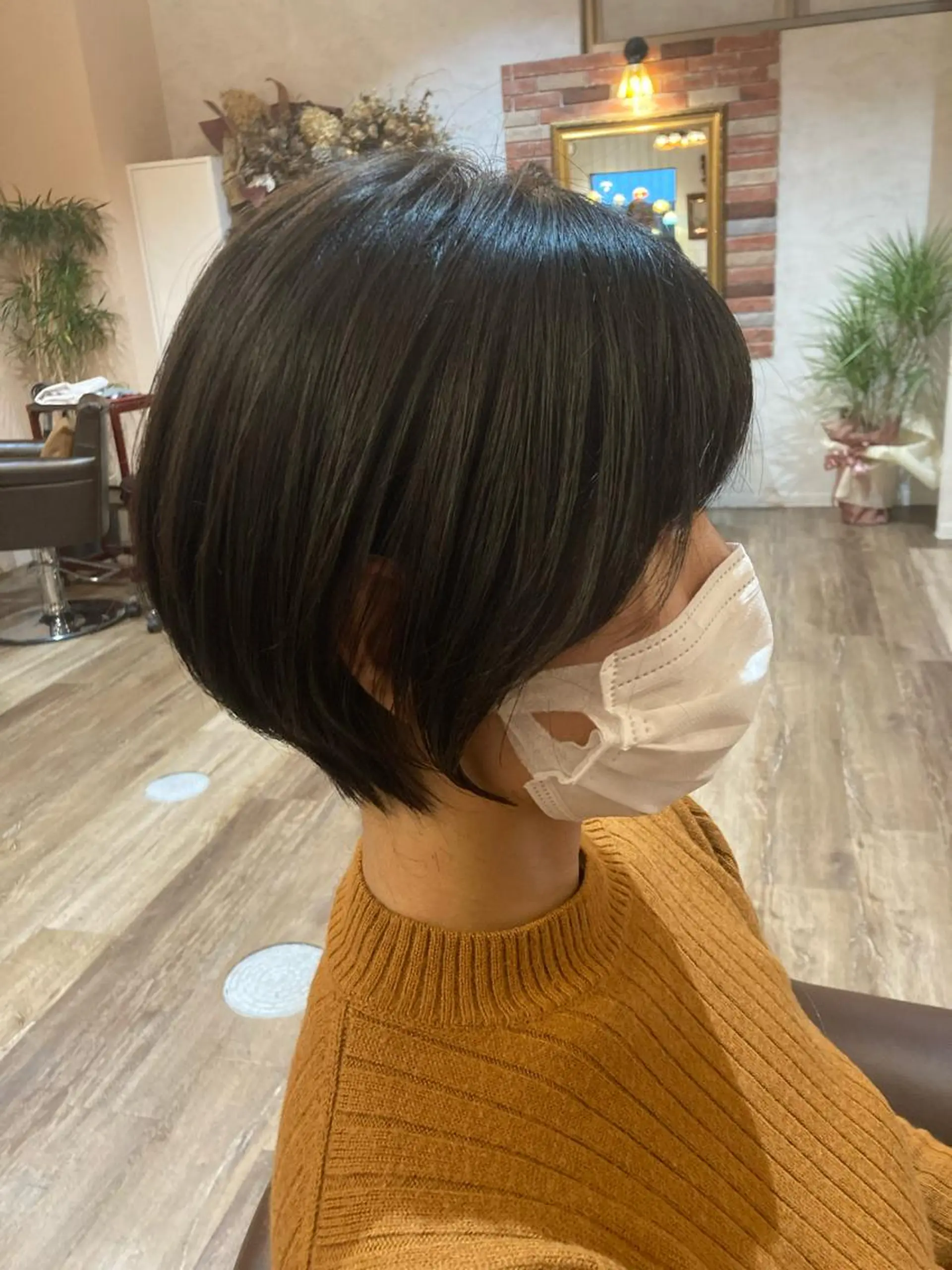 ショート カラー 馬場 百合恵のヘアスタイル